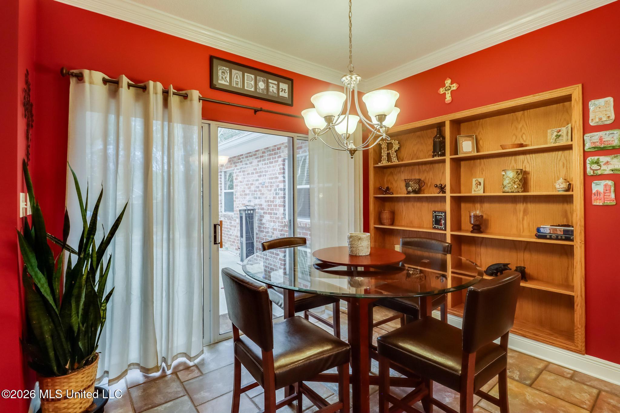 6423 Iona Street Property Photo 13