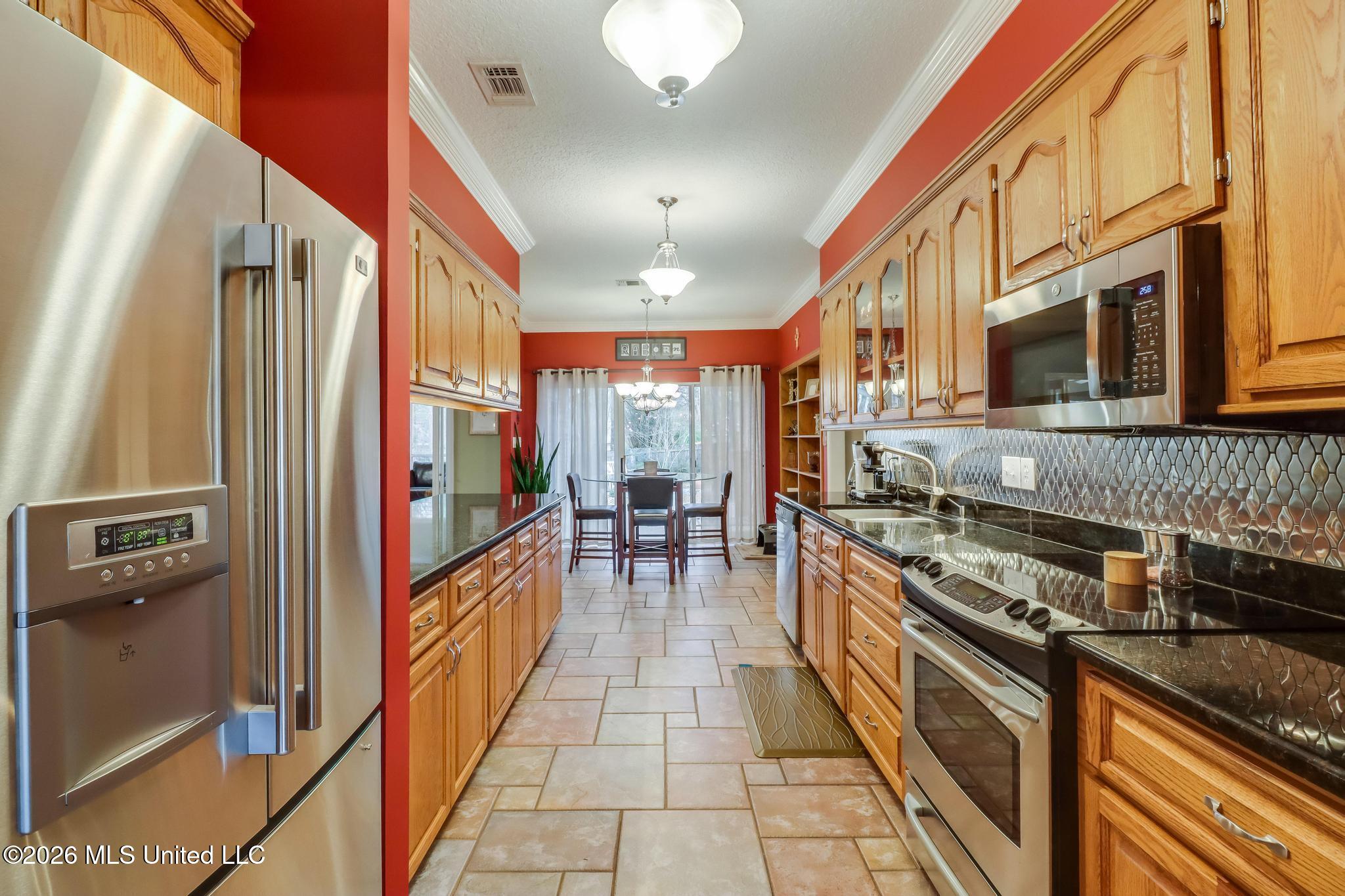 6423 Iona Street Property Photo 15