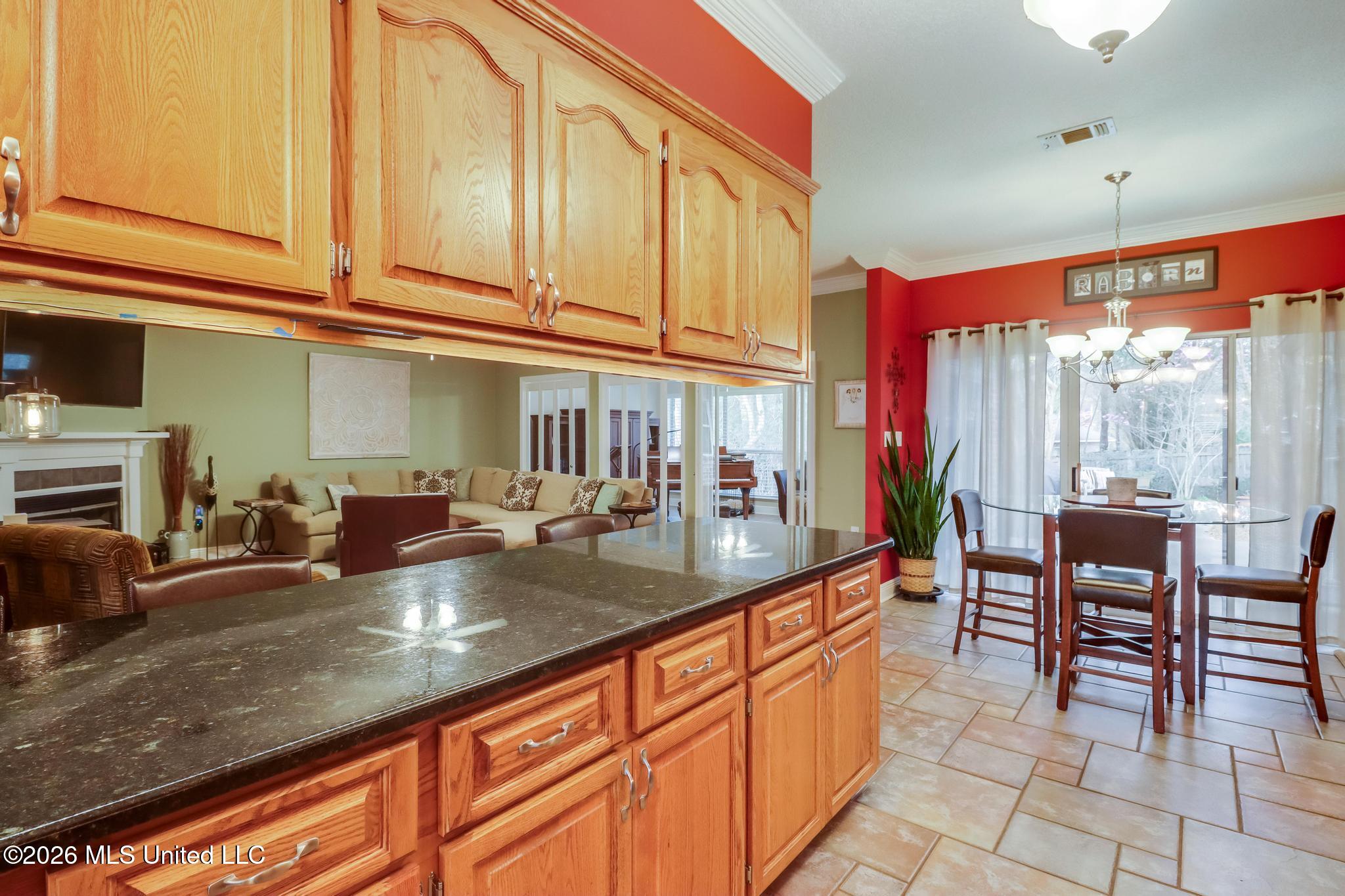 6423 Iona Street Property Photo 16