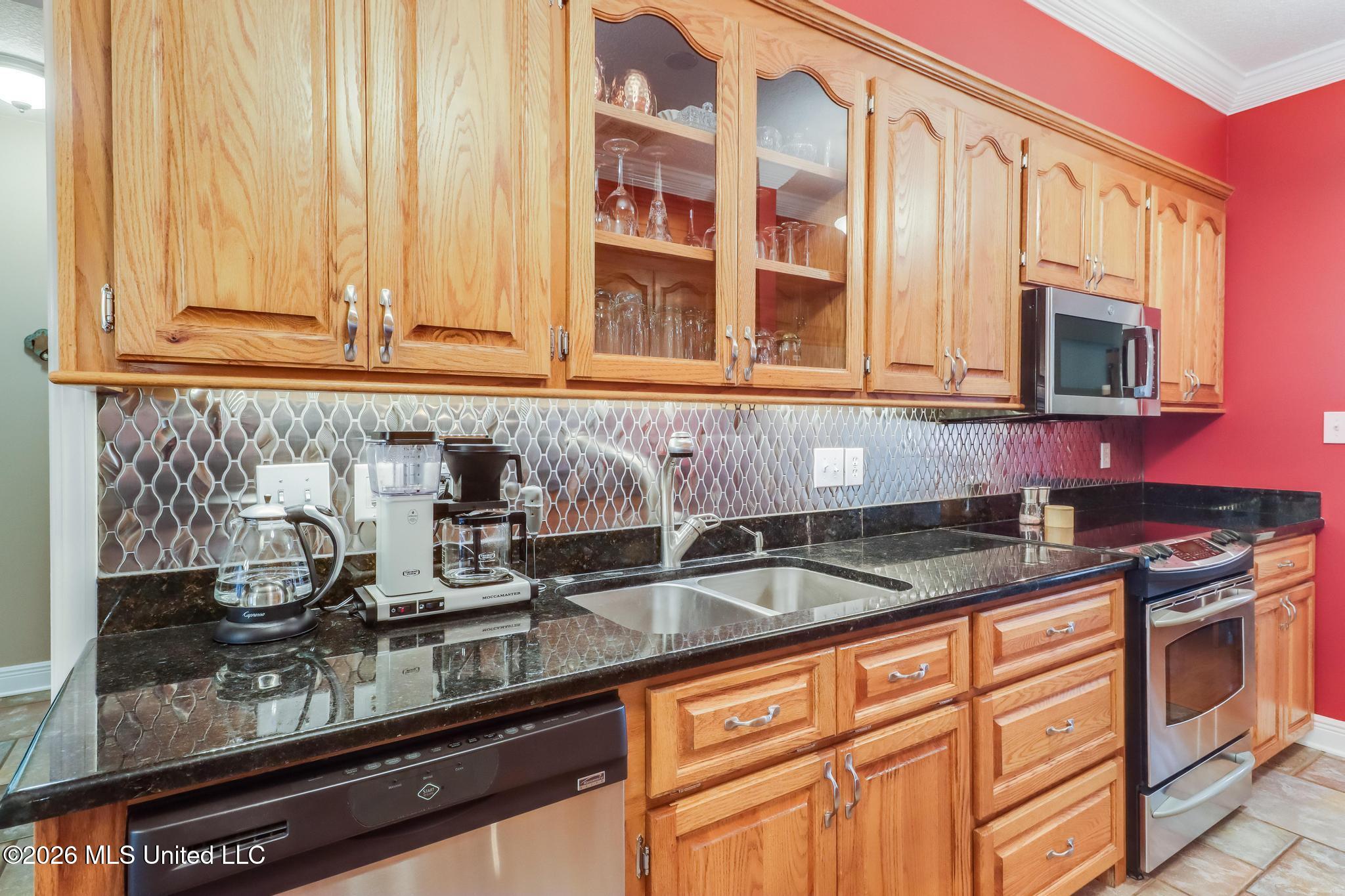 6423 Iona Street Property Photo 17