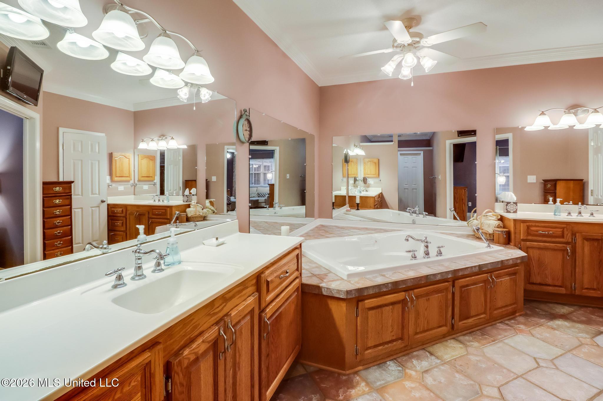 6423 Iona Street Property Photo 20