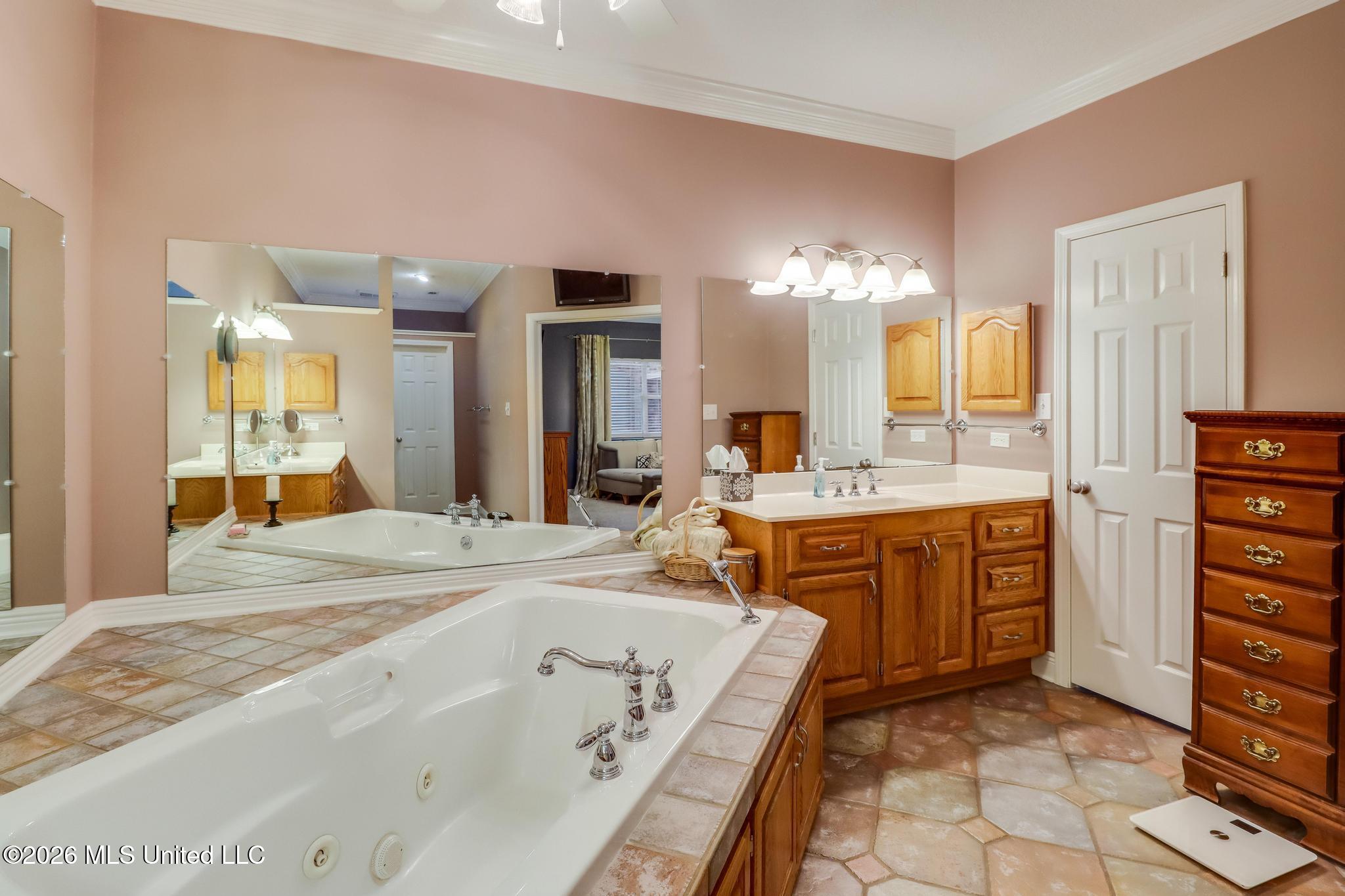 6423 Iona Street Property Photo 21