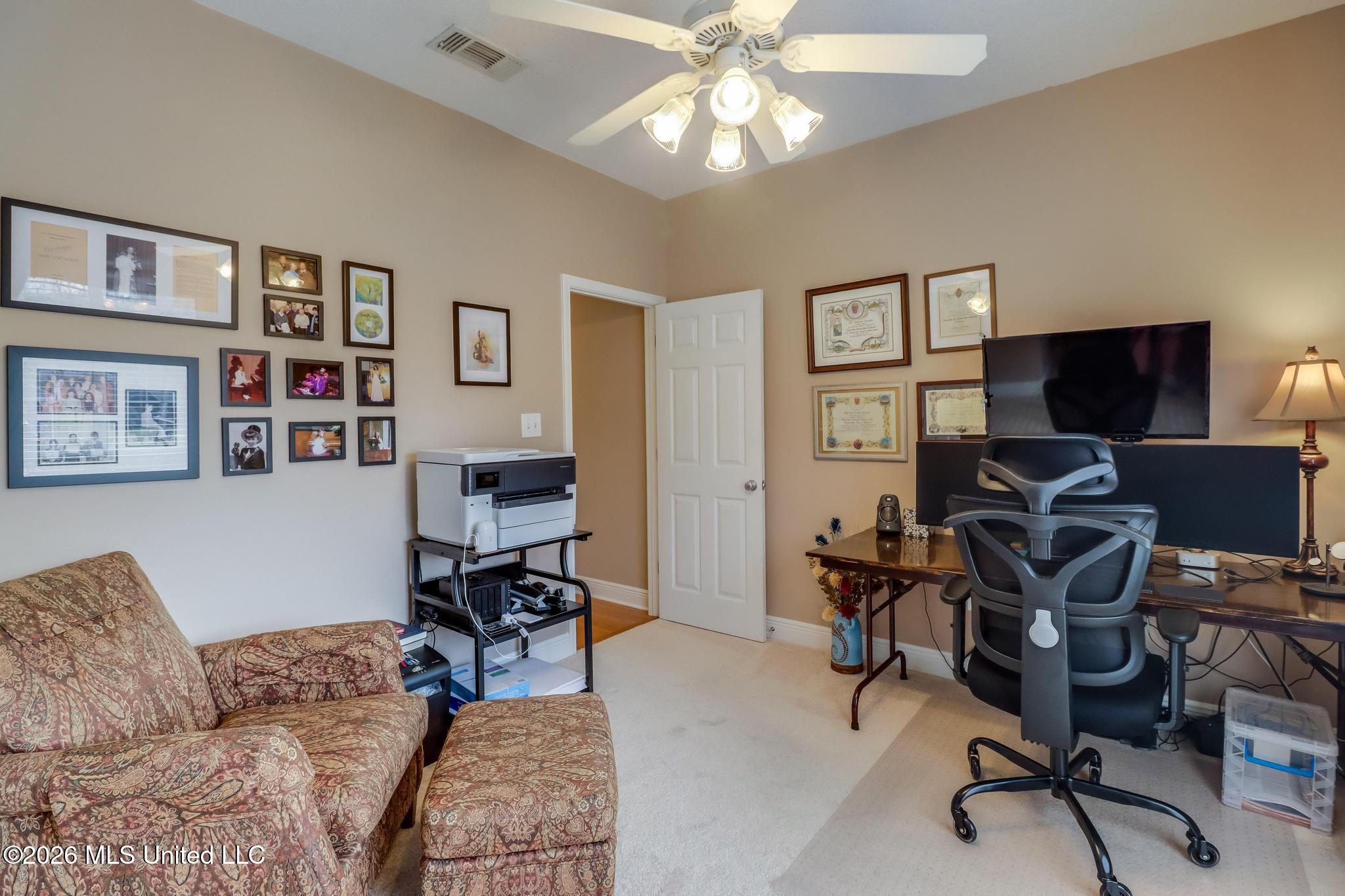 6423 Iona Street Property Photo 25