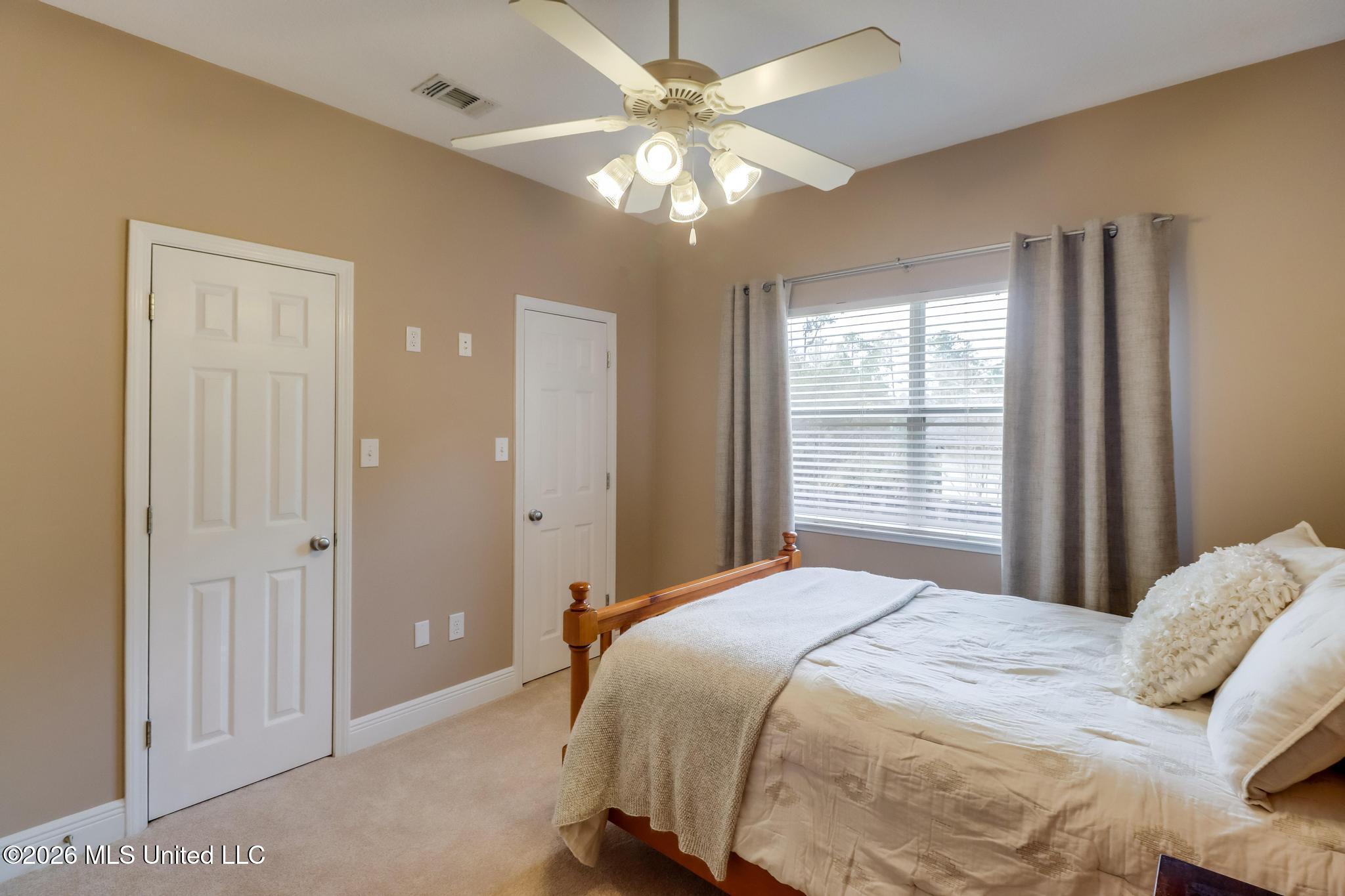 6423 Iona Street Property Photo 27