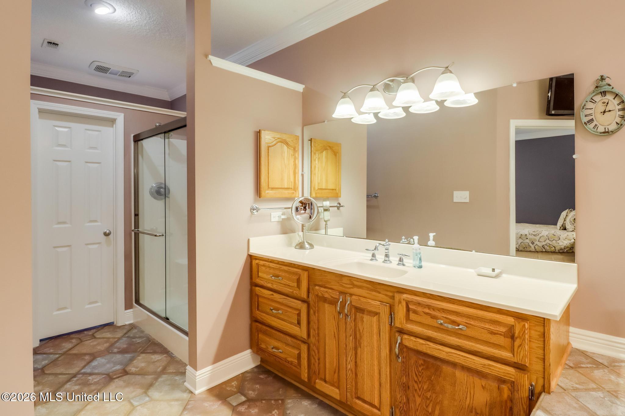 6423 Iona Street Property Photo 28
