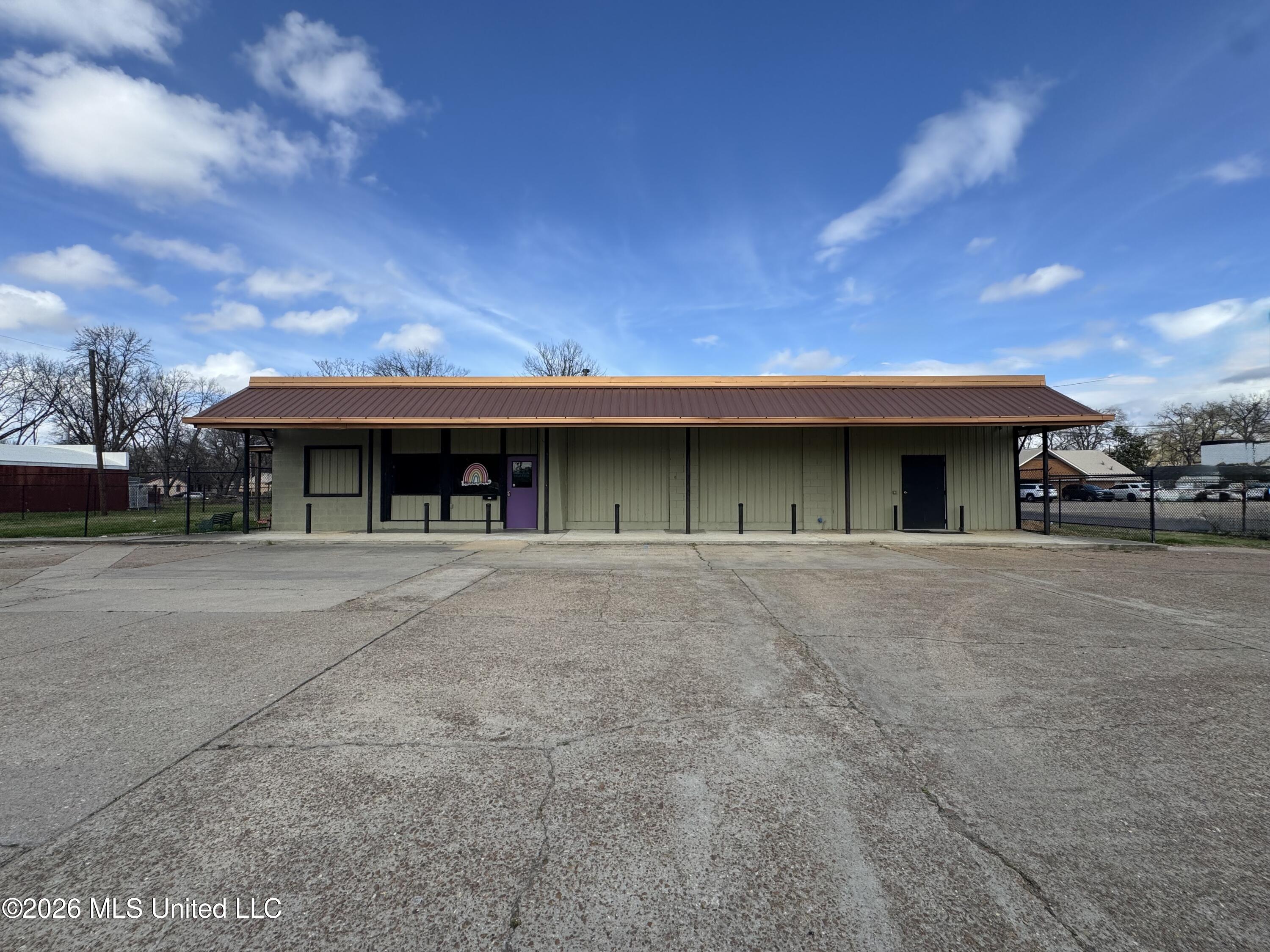 207 E Fifteenth Street Property Photo 2