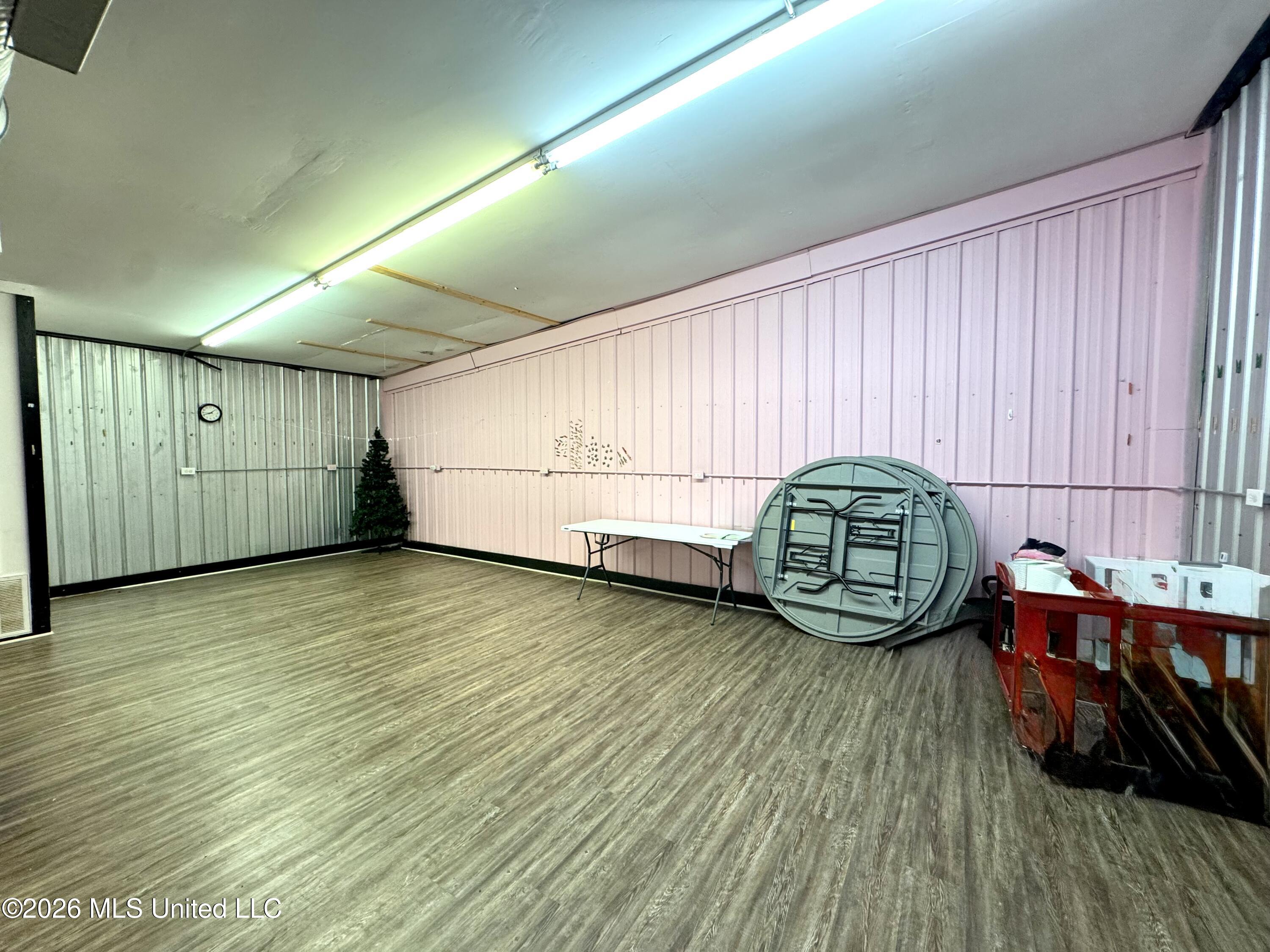 207 E Fifteenth Street Property Photo 8