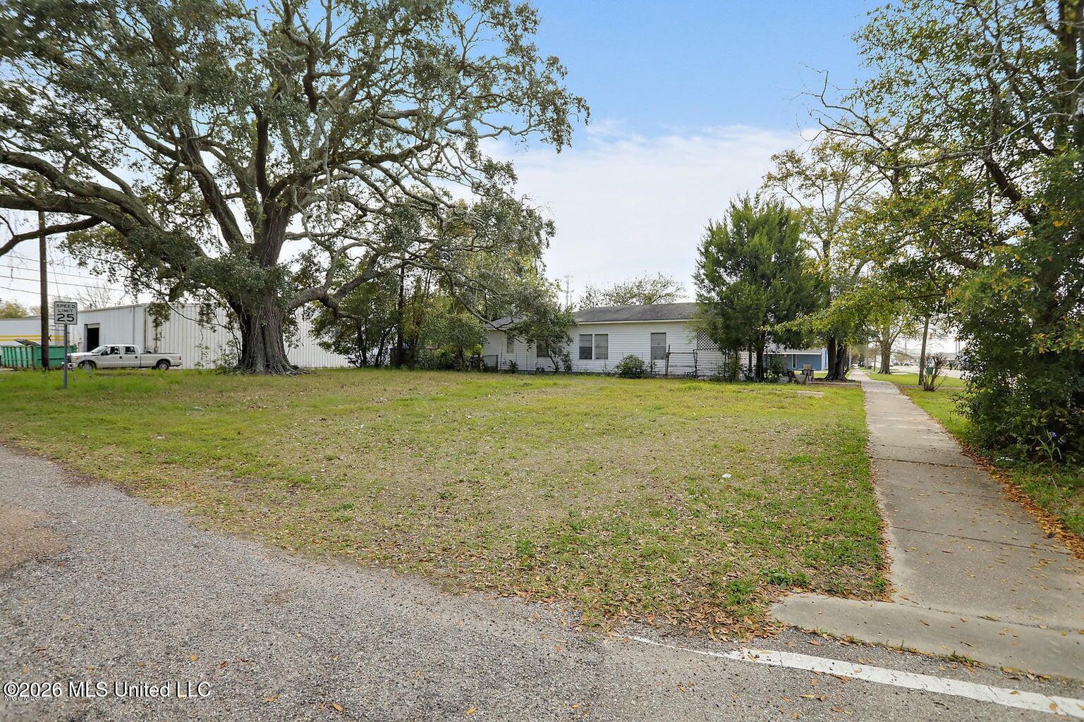 1722 30th Avenue Property Photo 2