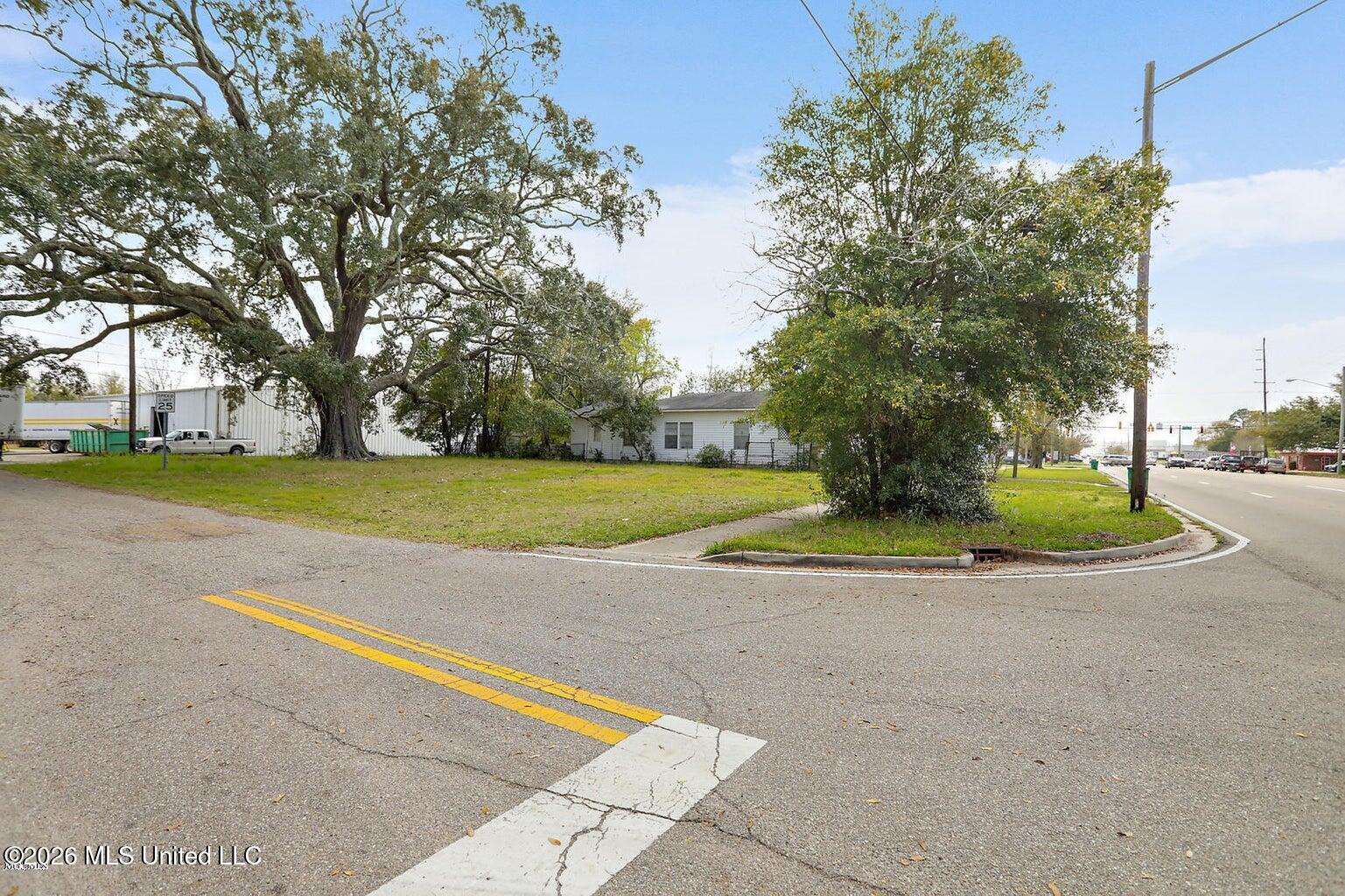 1722 30th Avenue Property Photo 3
