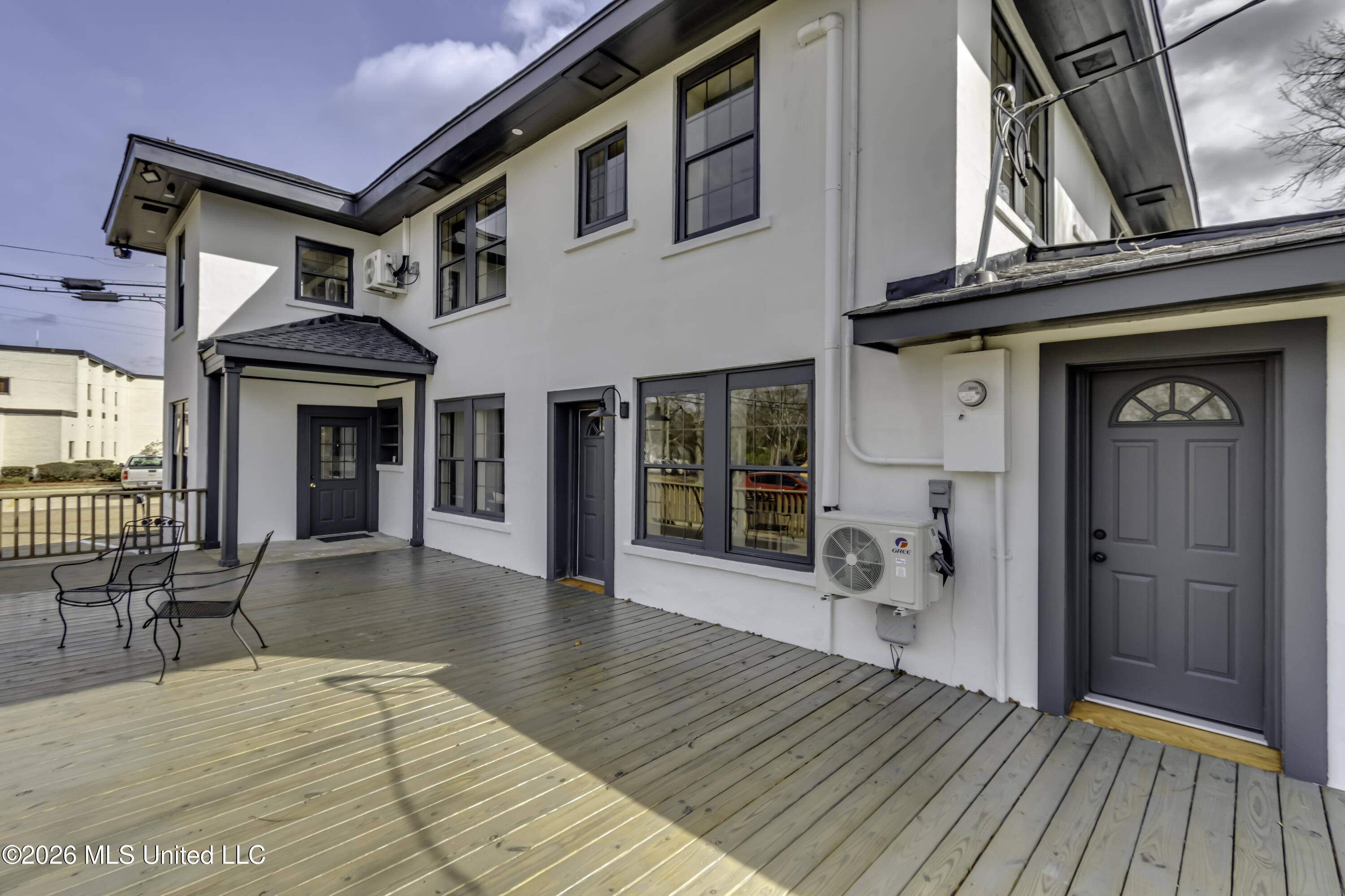 105 N College Street Property Photo 3