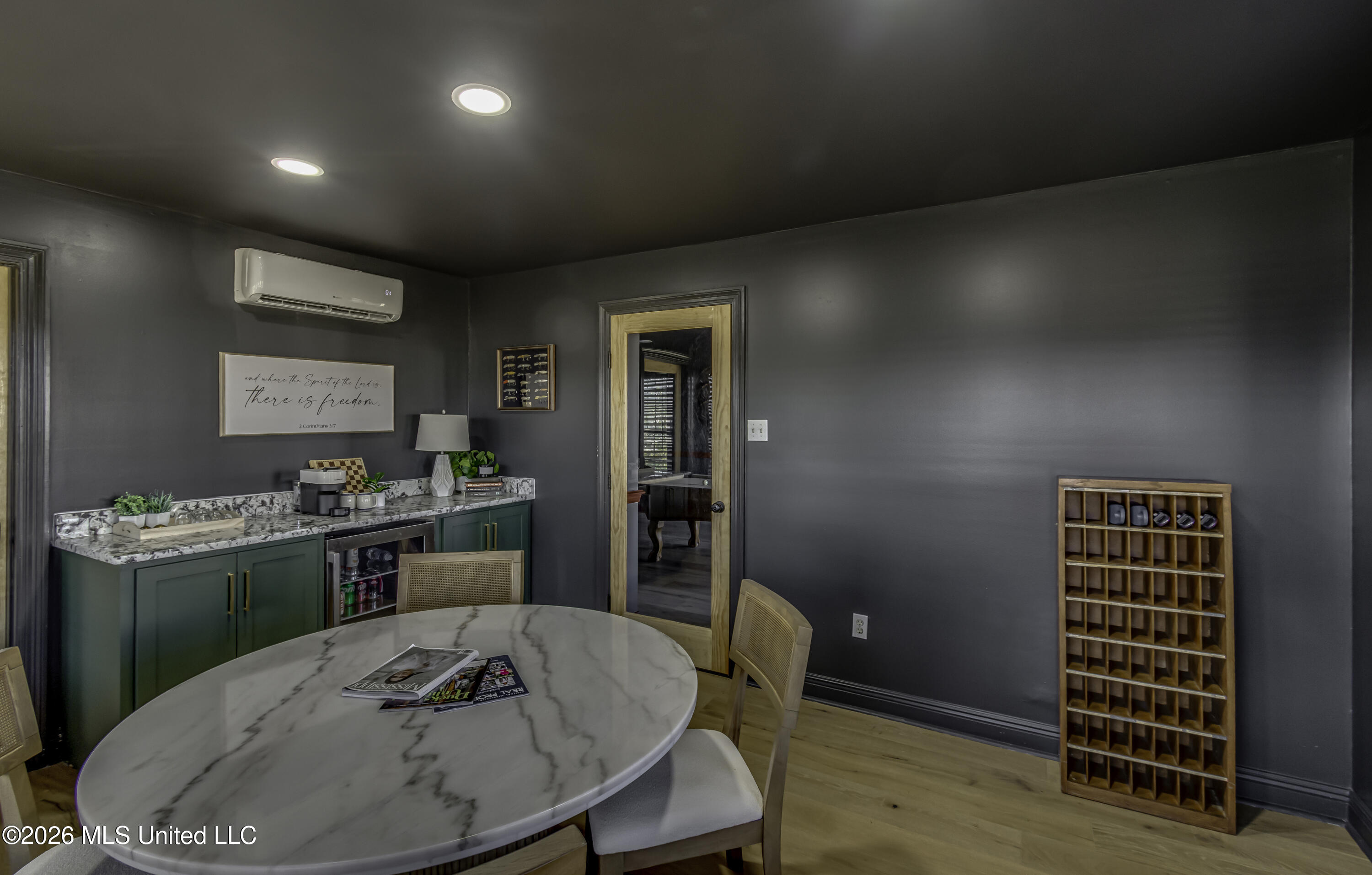 105 N College Street Property Photo 10