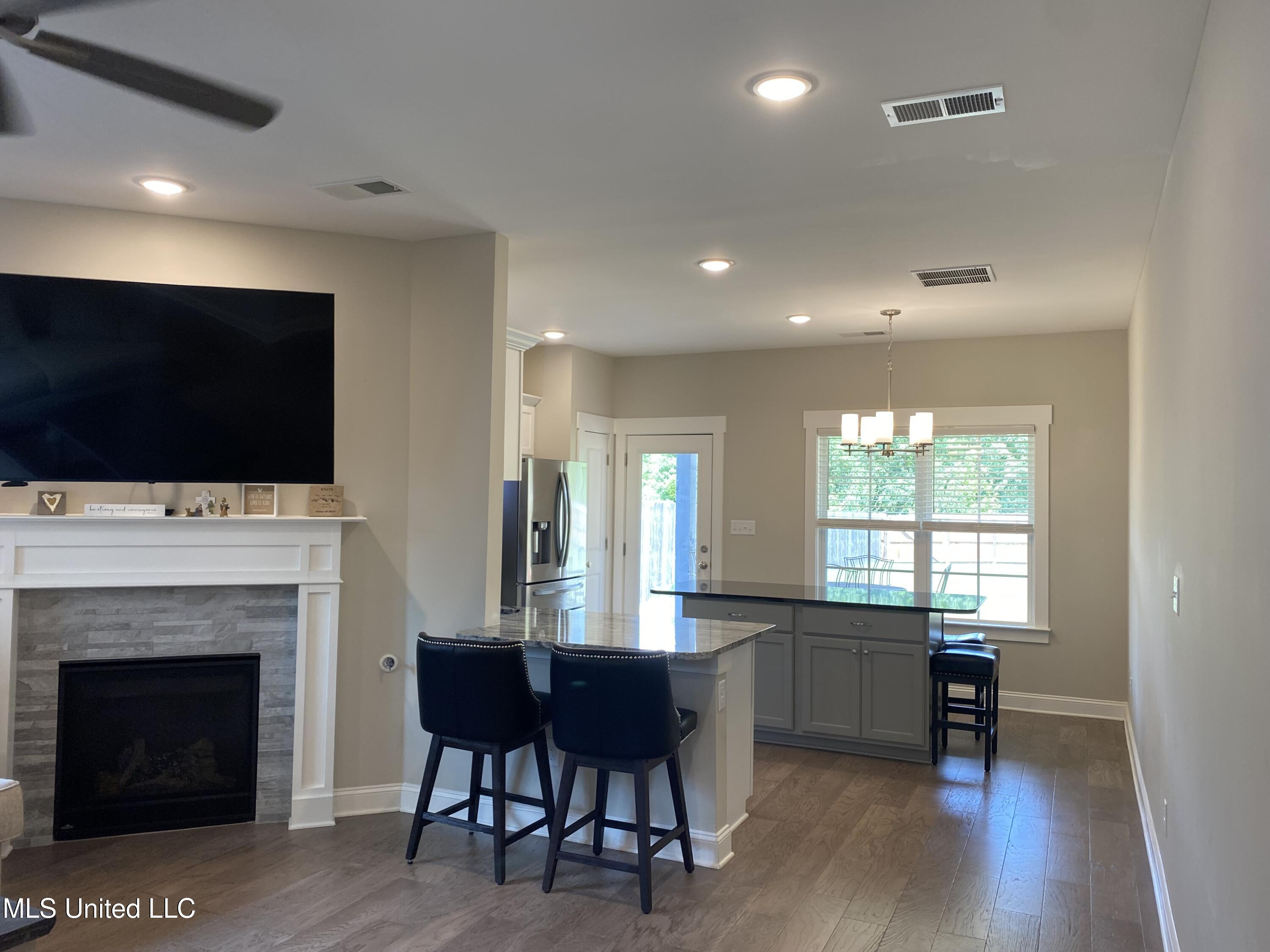 7414 Crosswinds Boulevard Property Photo 9