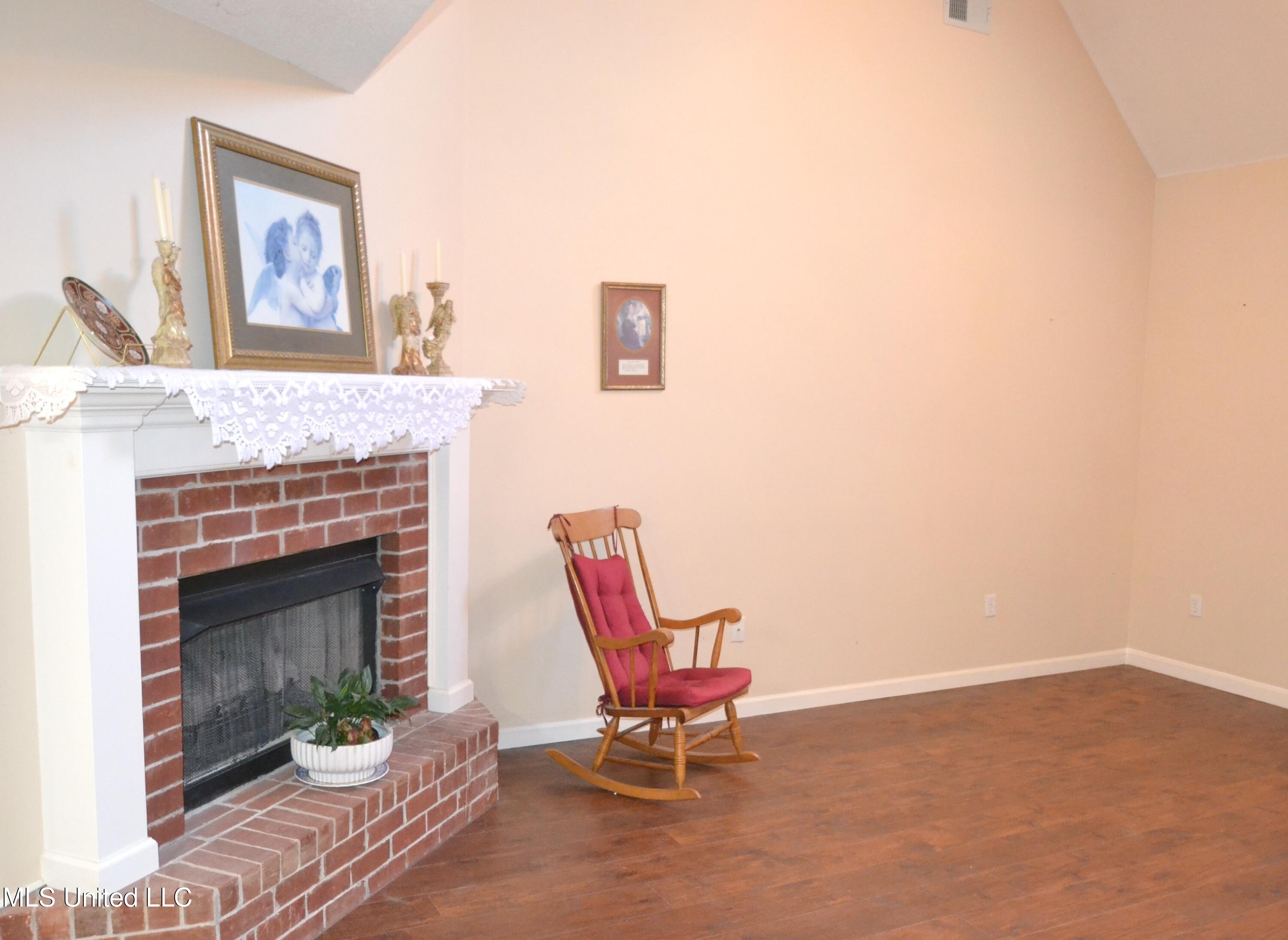 7423 Bridle Cove Property Photo 4