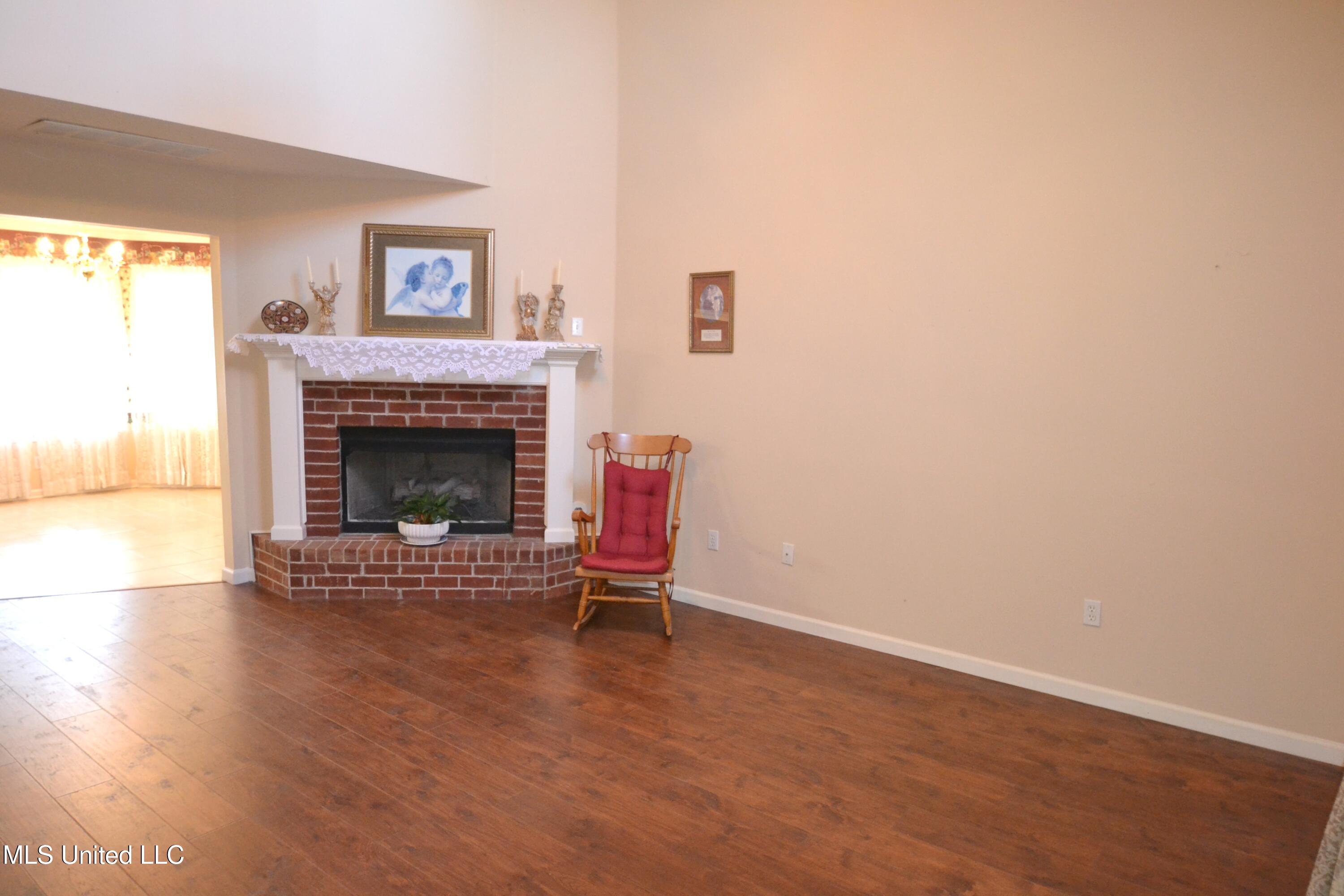 7423 Bridle Cove Property Photo 6