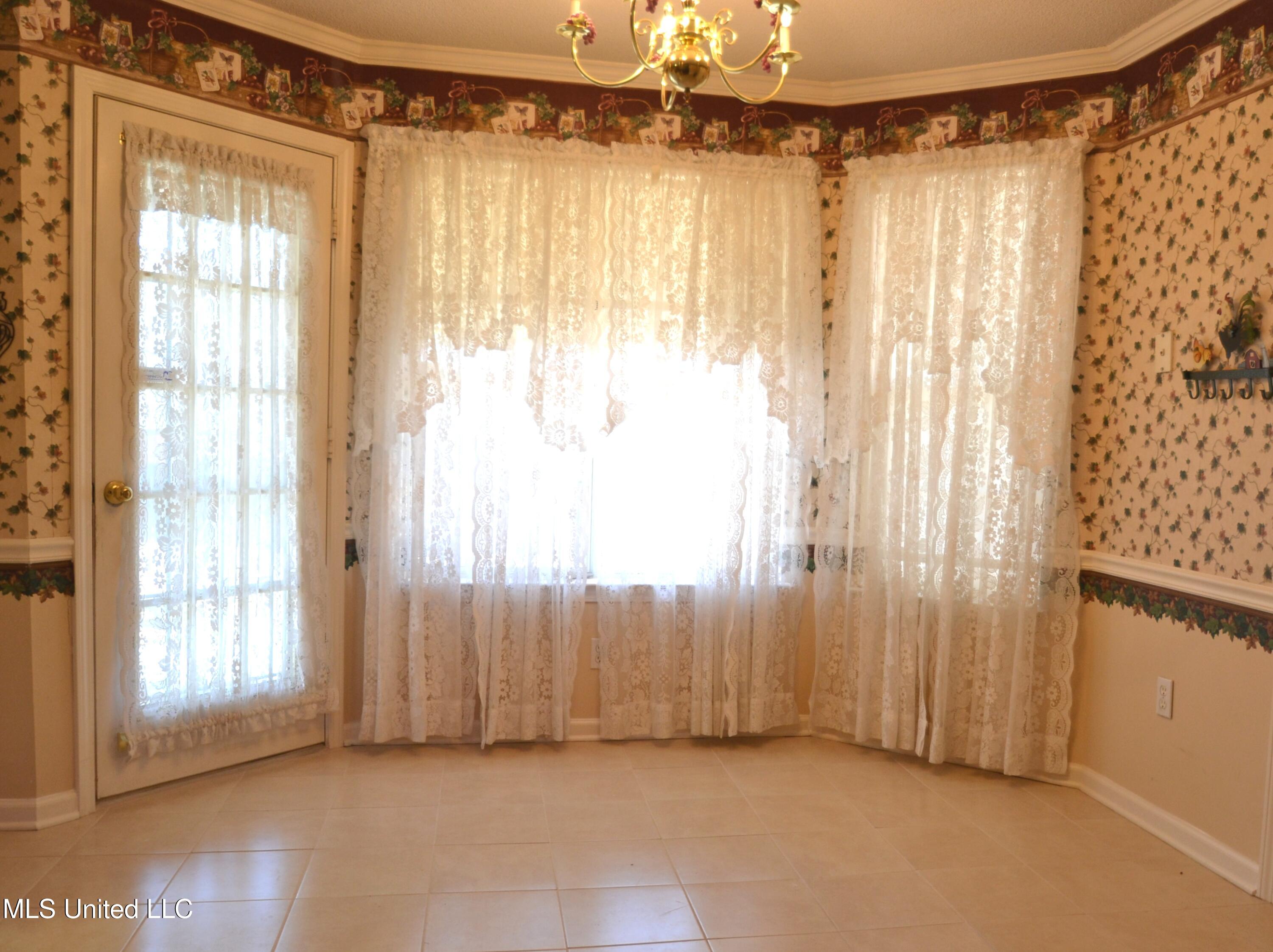 7423 Bridle Cove Property Photo 8