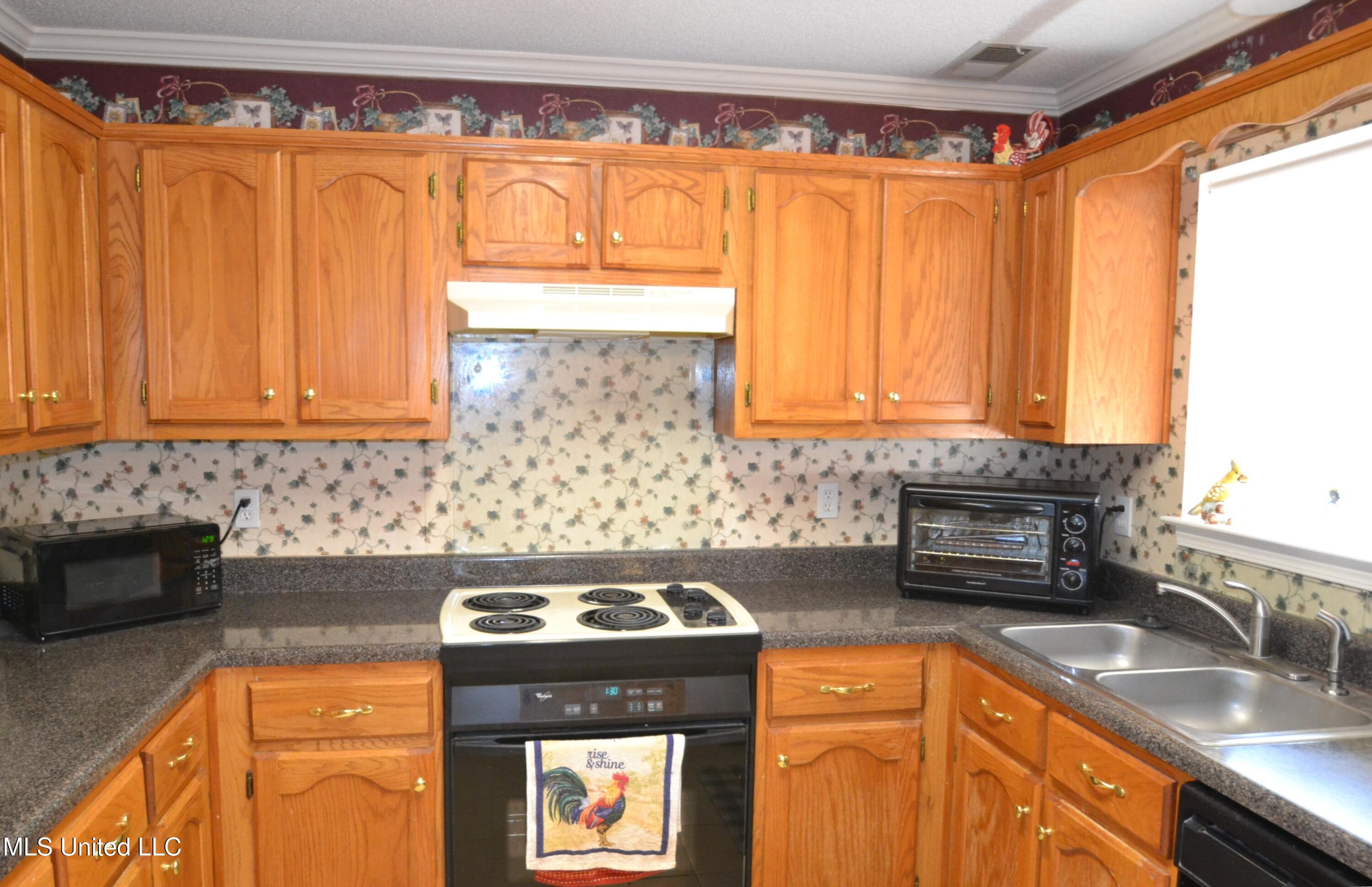 7423 Bridle Cove Property Photo 12