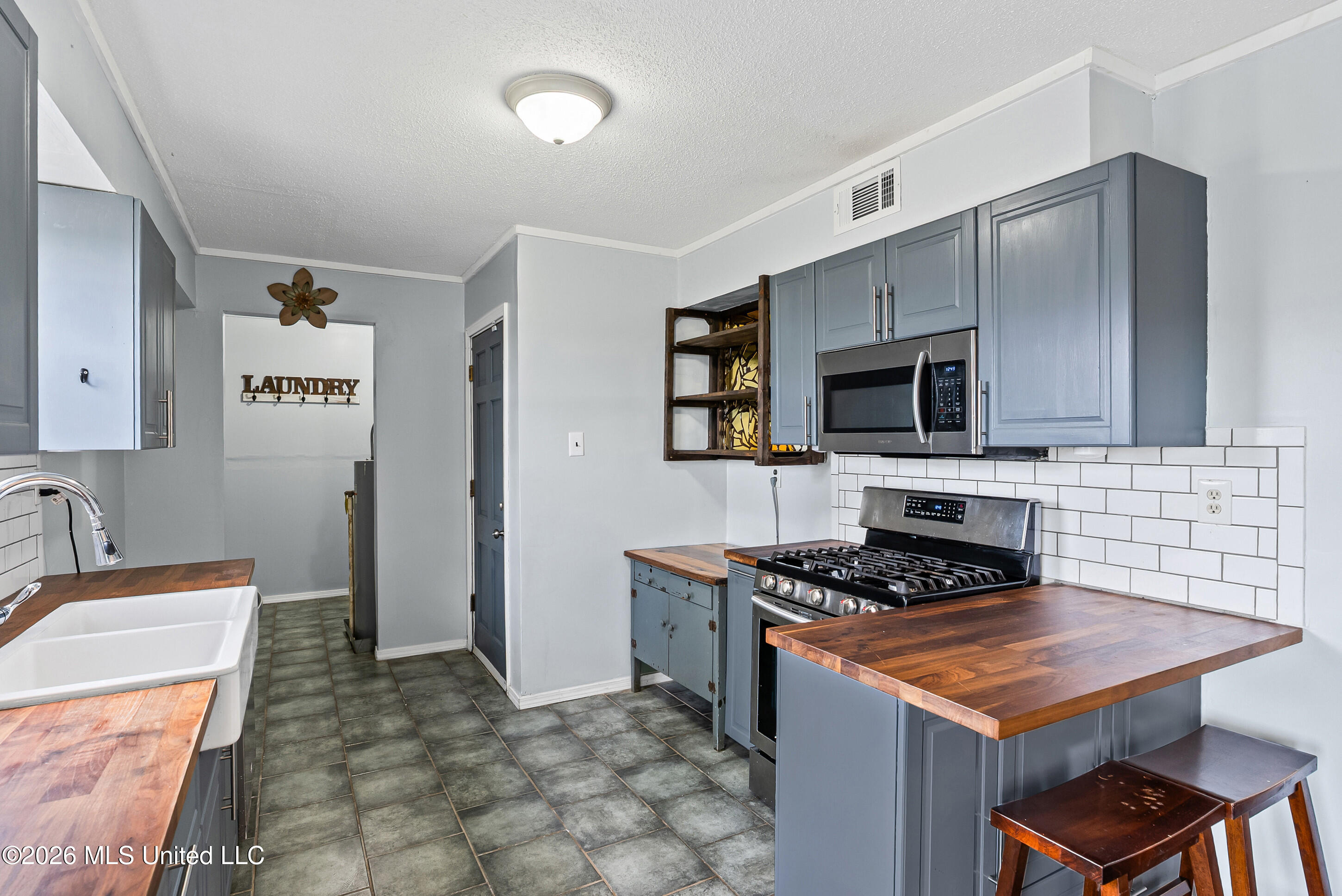 7764 Auburn Cove Property Photo 5