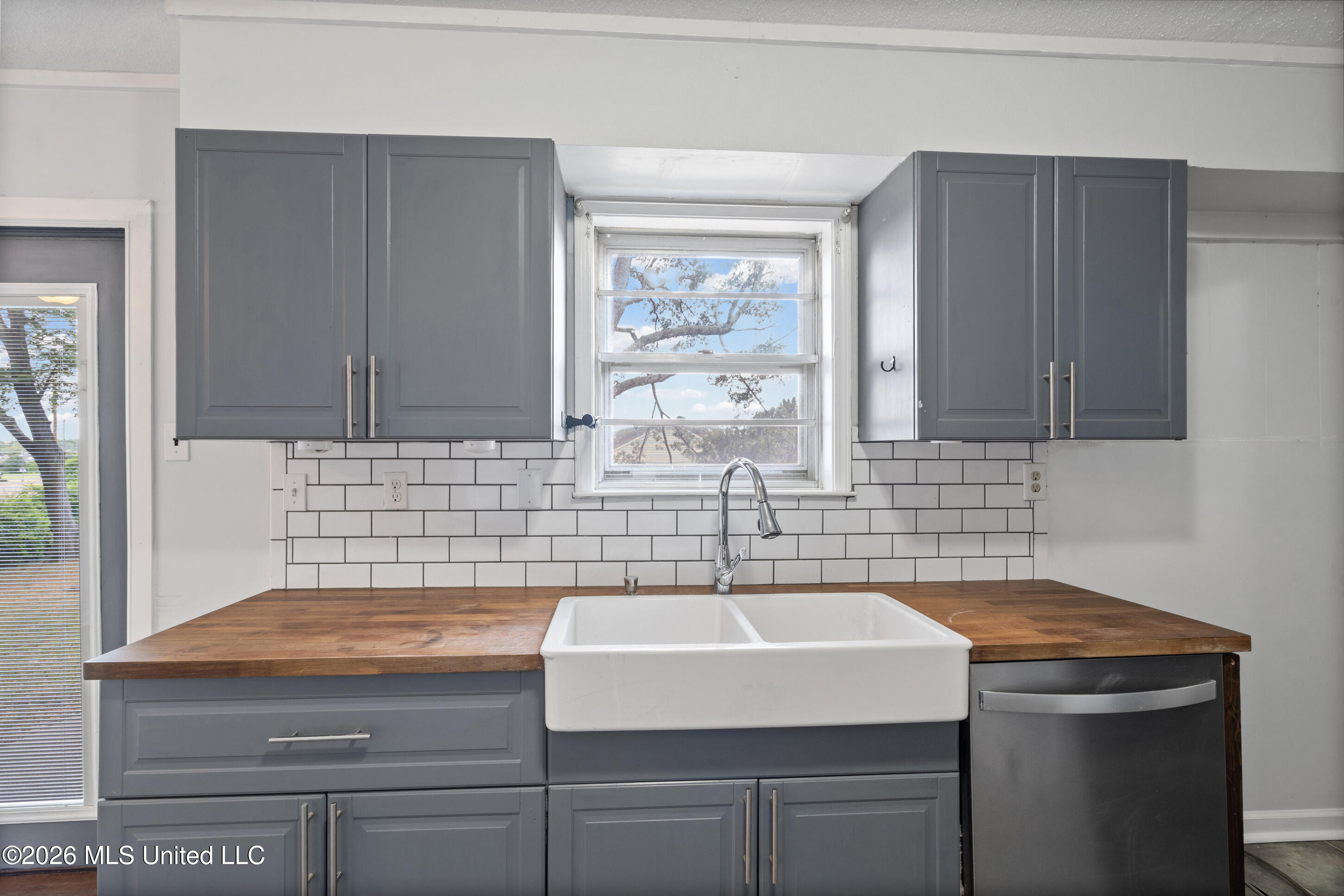 7764 Auburn Cove Property Photo 6