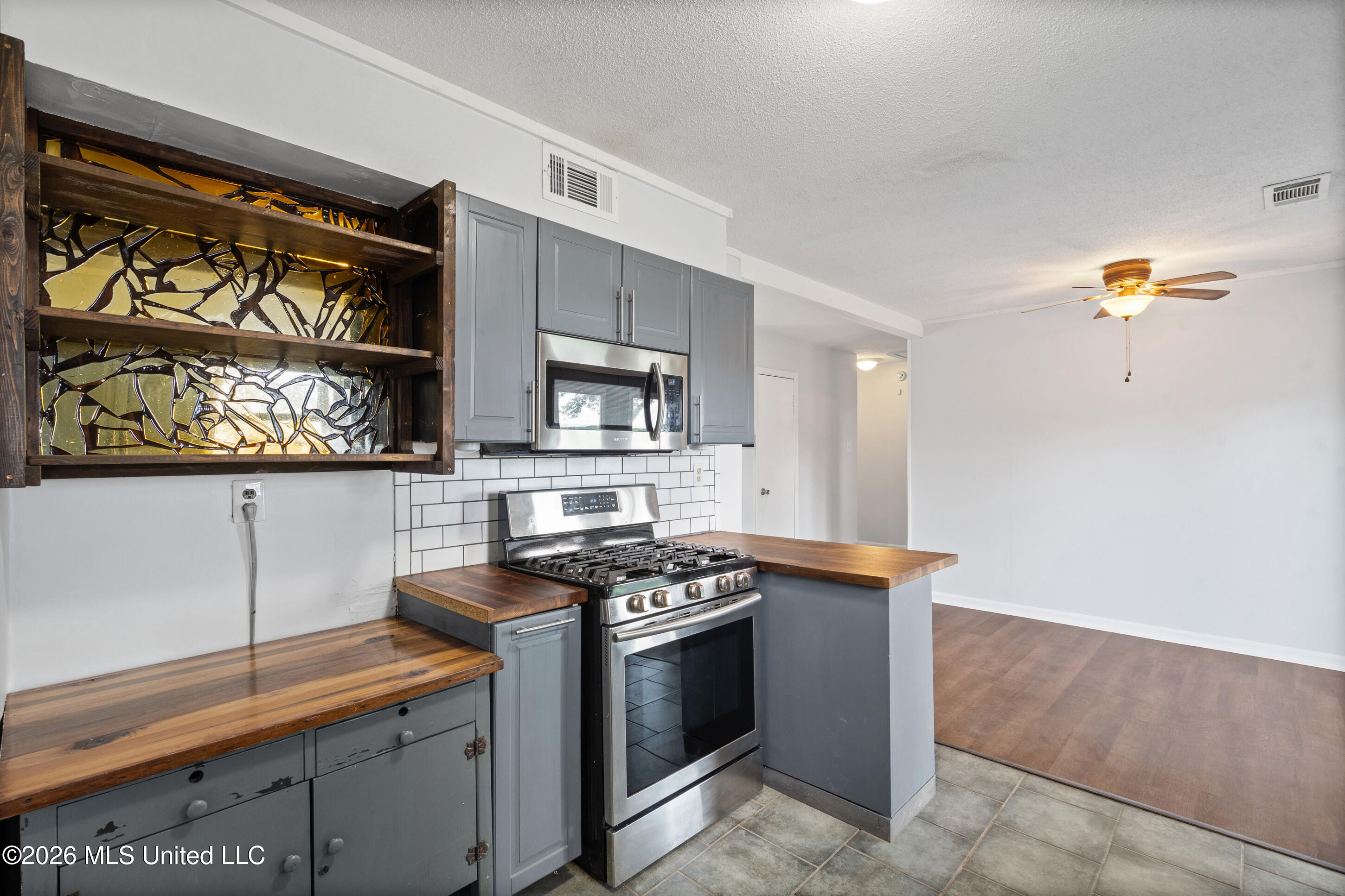 7764 Auburn Cove Property Photo 7