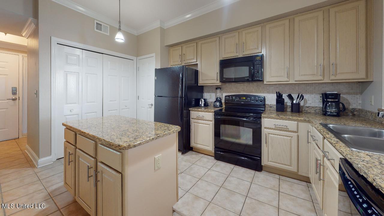 2228 Beach Drive Property Photo 5
