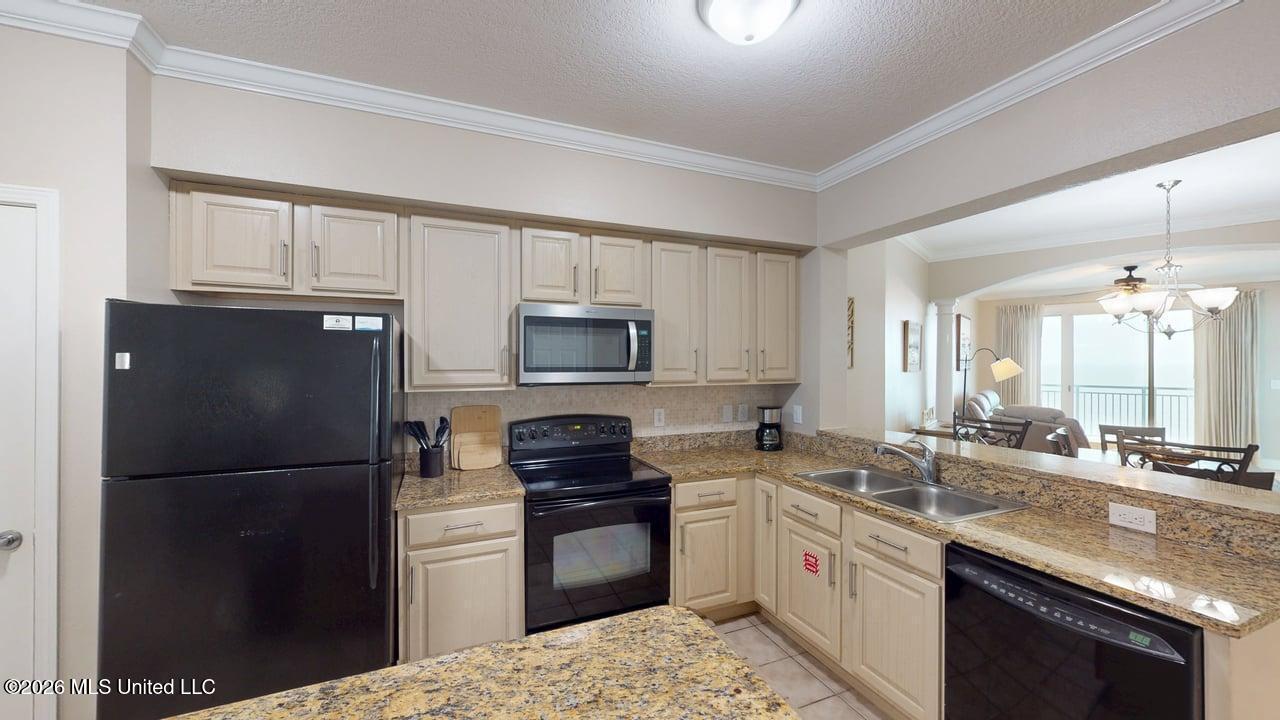 2228 Beach Drive Property Photo 6