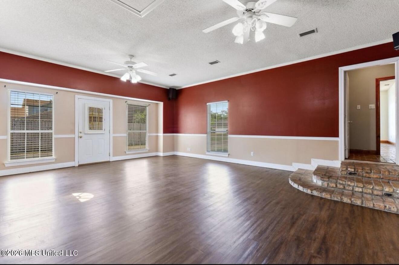 1302 Roswell Street Property Photo 15