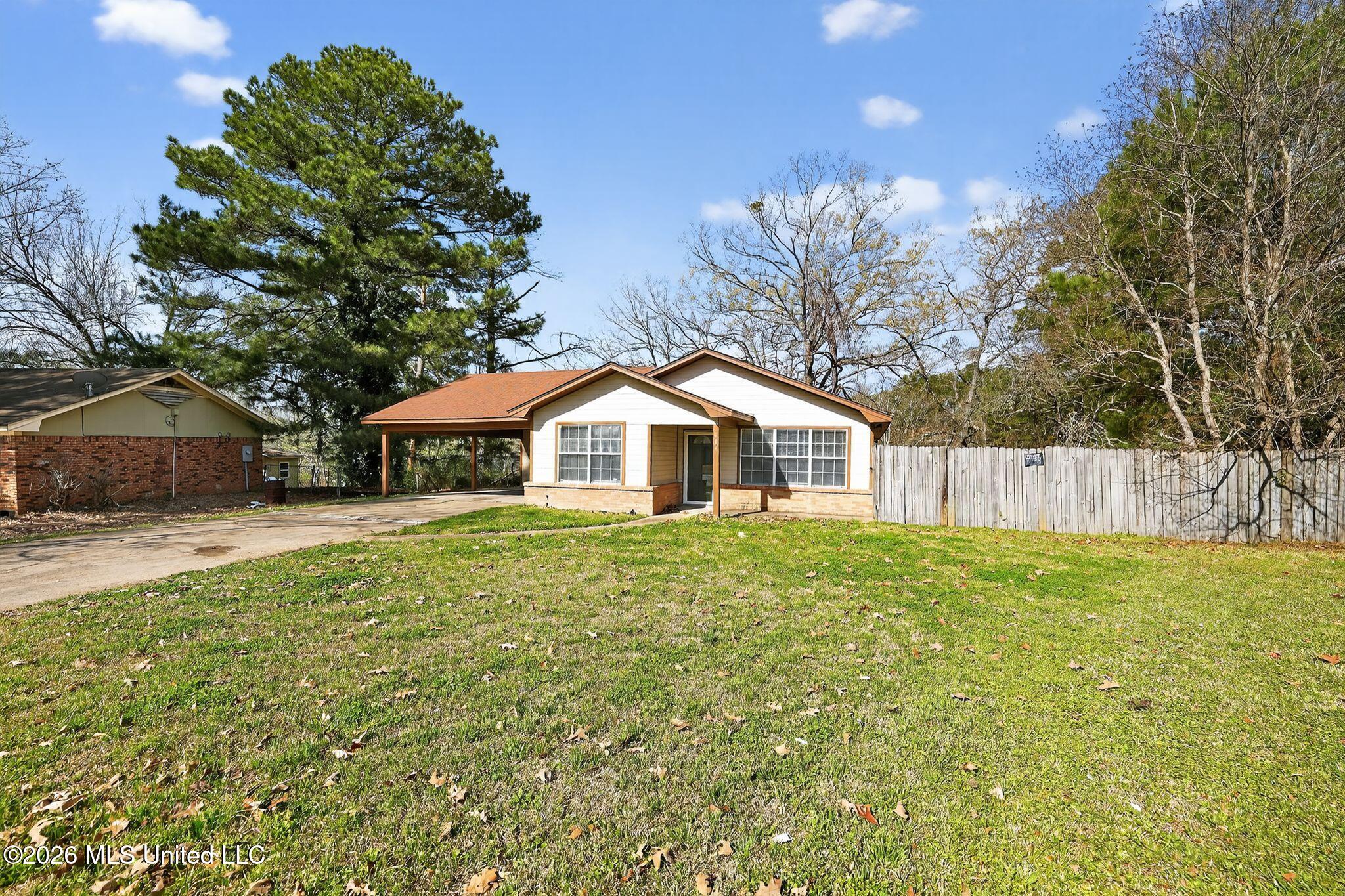 169 Thousand Oaks Circle Property Photo 3