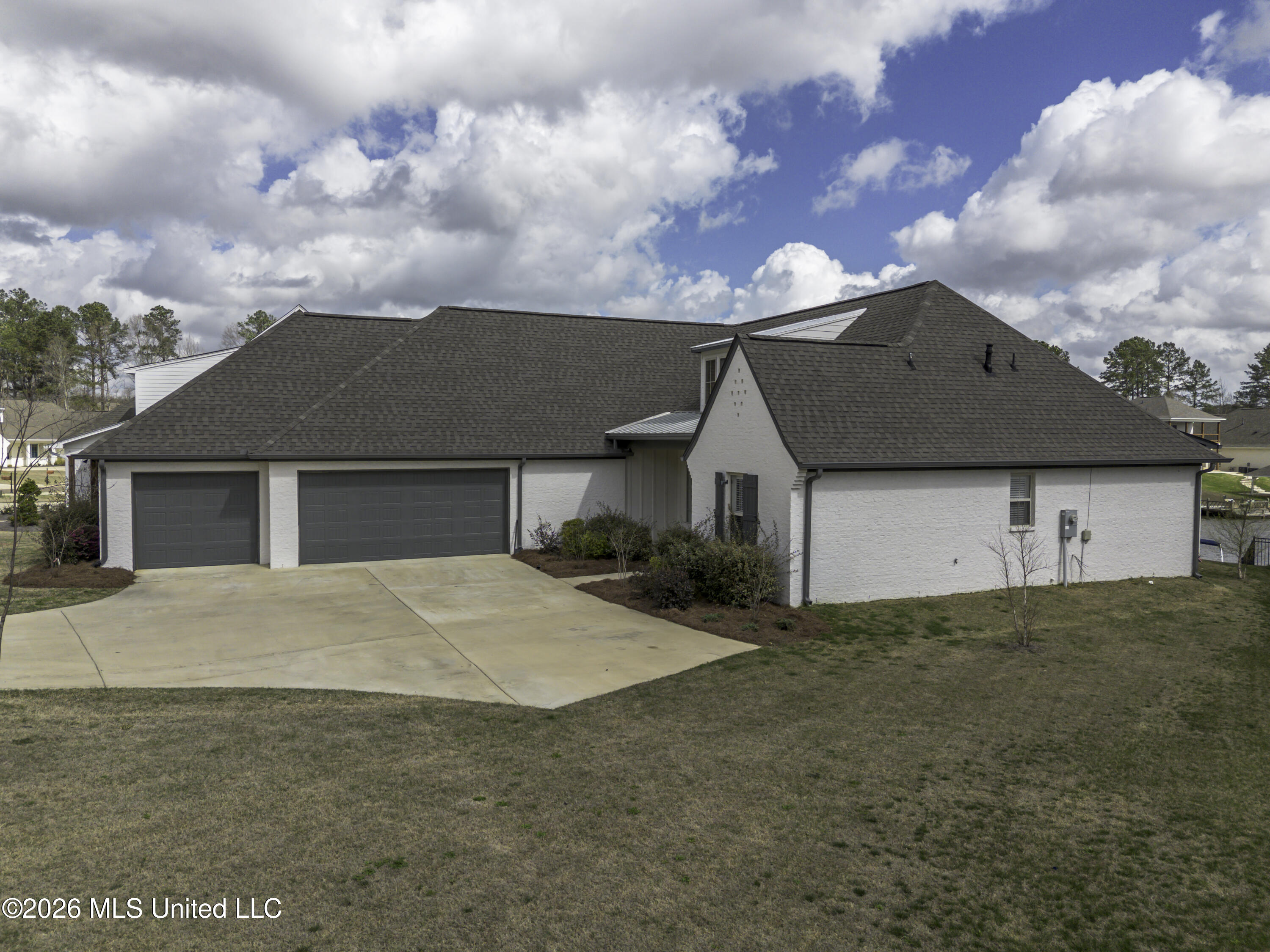 200 Herons Bay Circle Property Photo 2