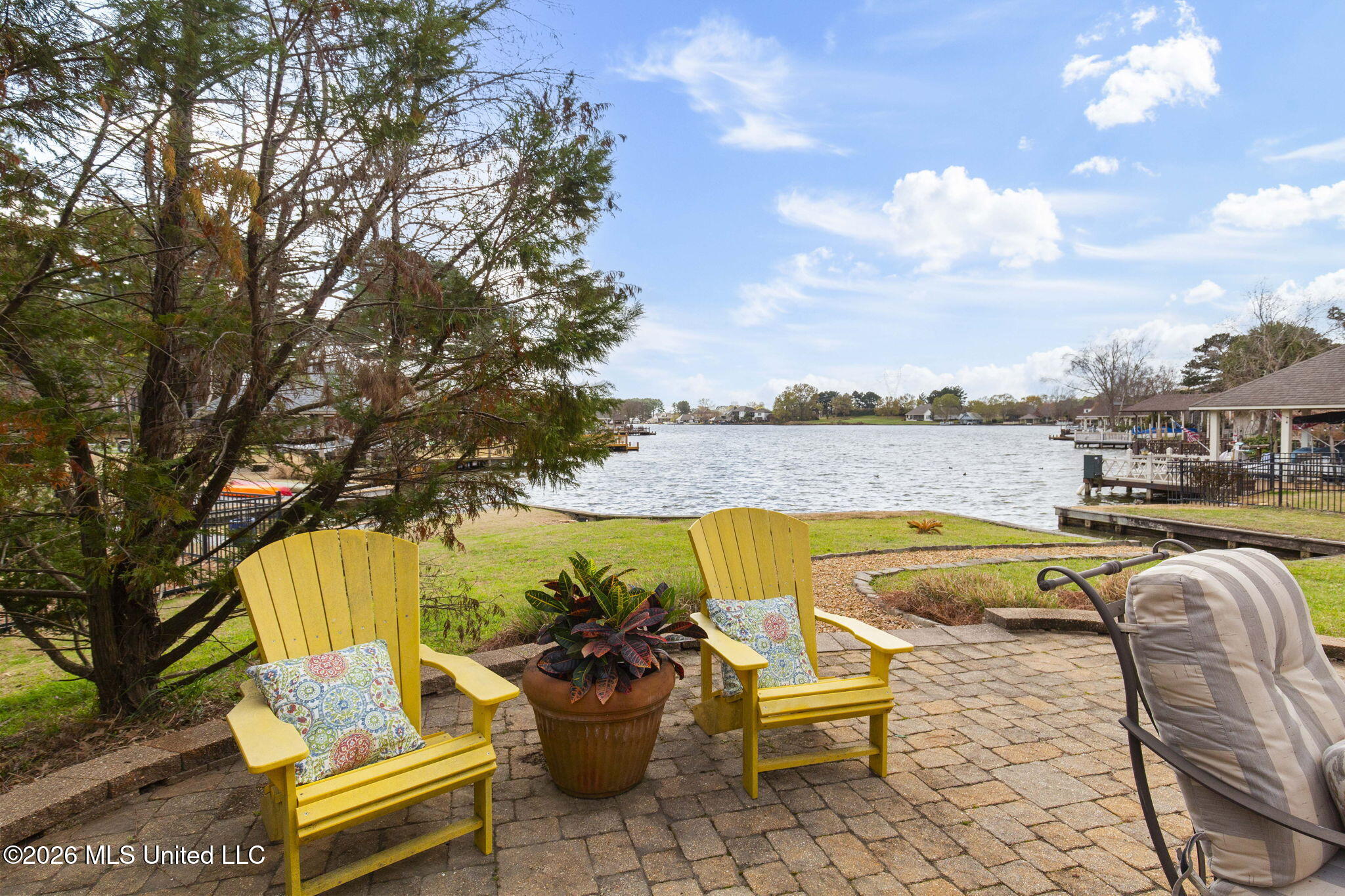 183 Northshore Boulevard Property Photo 1