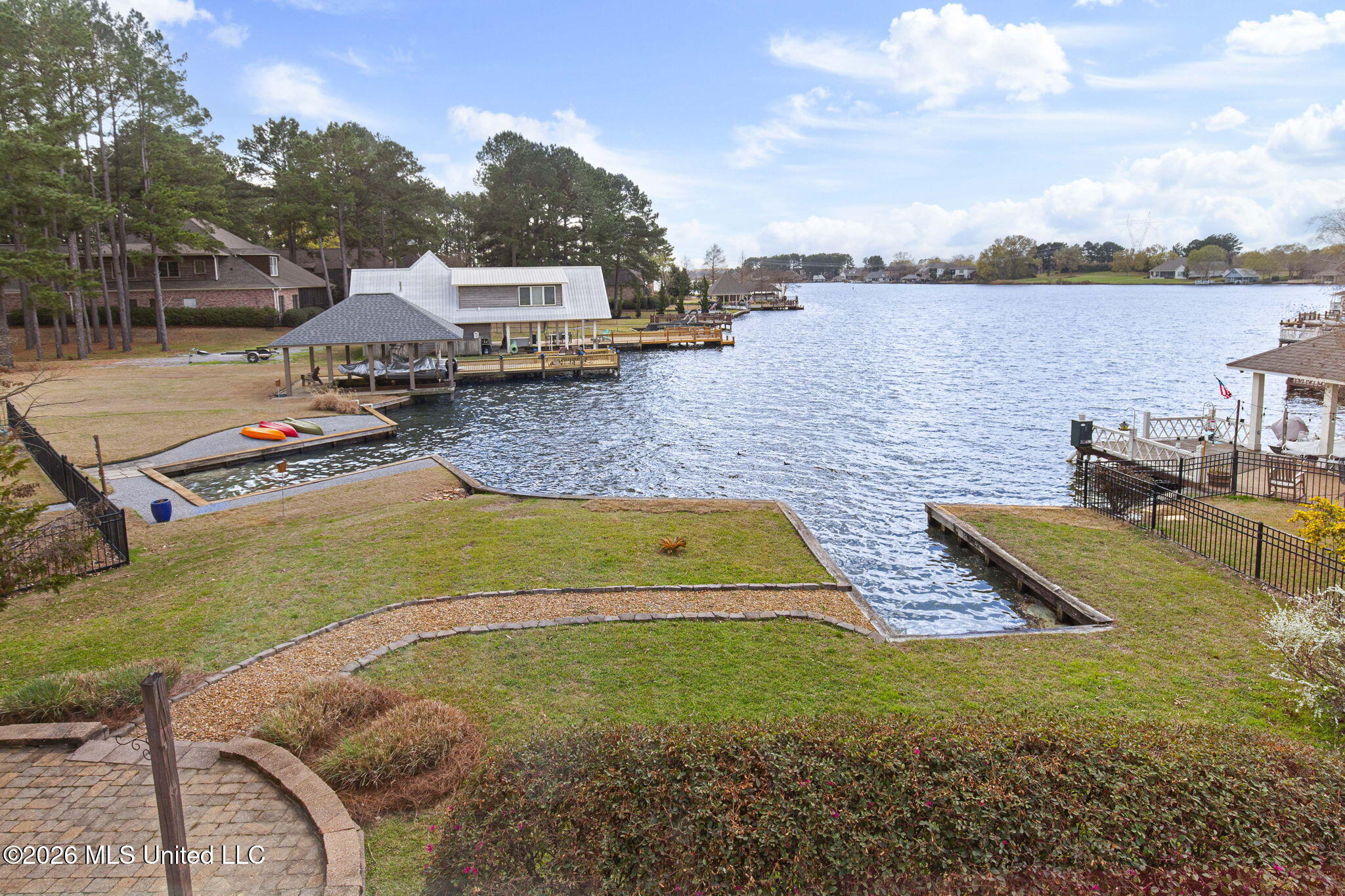 183 Northshore Boulevard Property Photo 5