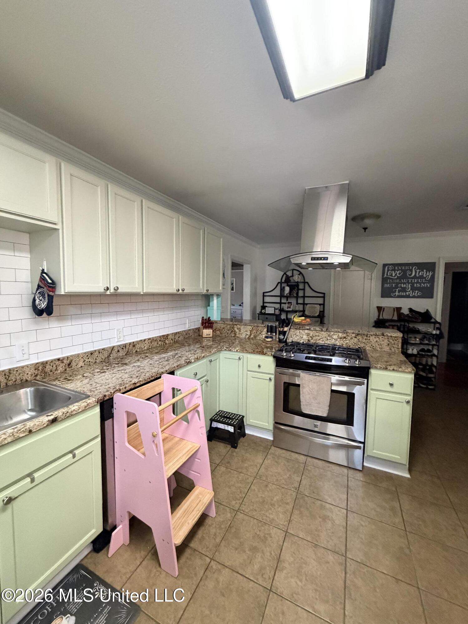 306 Park Place Property Photo 6