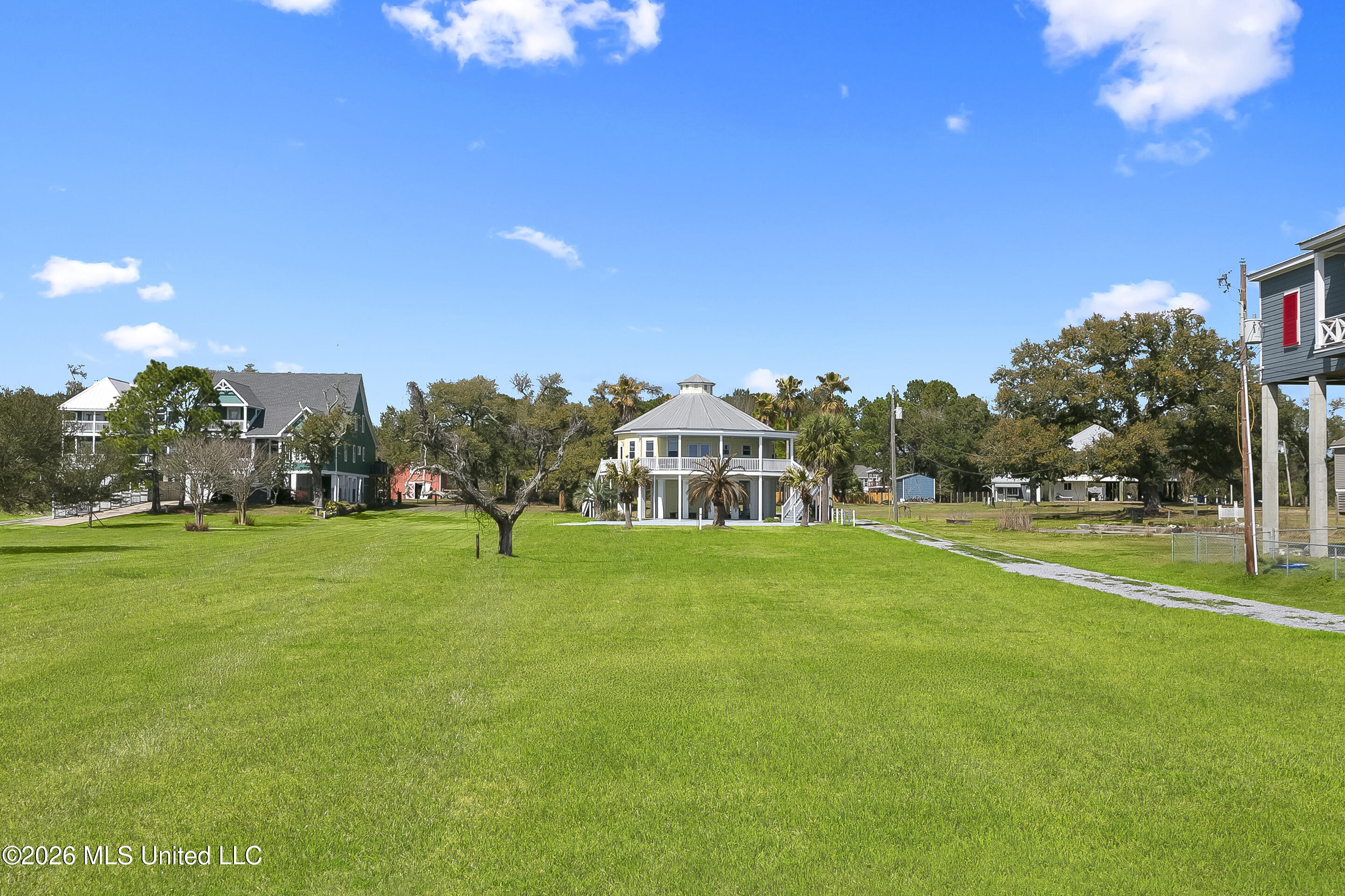 227 N Beach Boulevard Property Photo 3