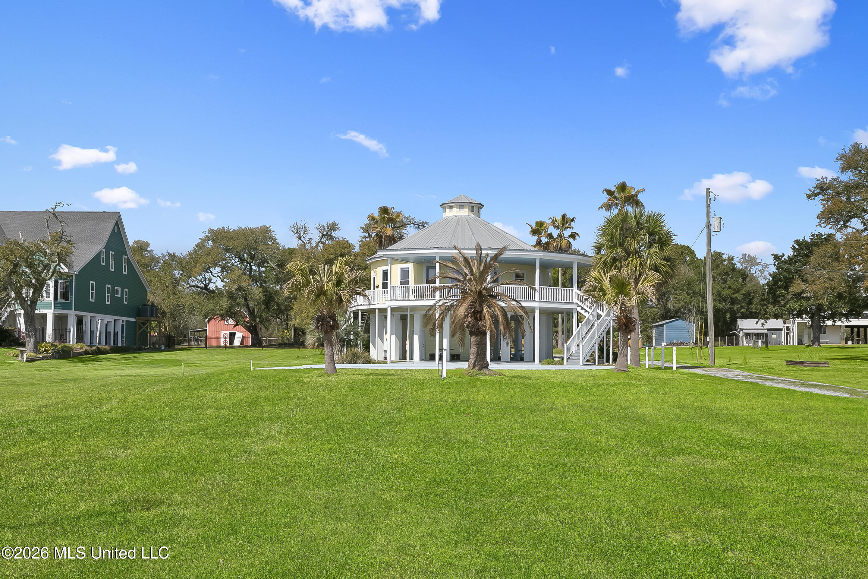 227 N Beach Boulevard Property Photo 4