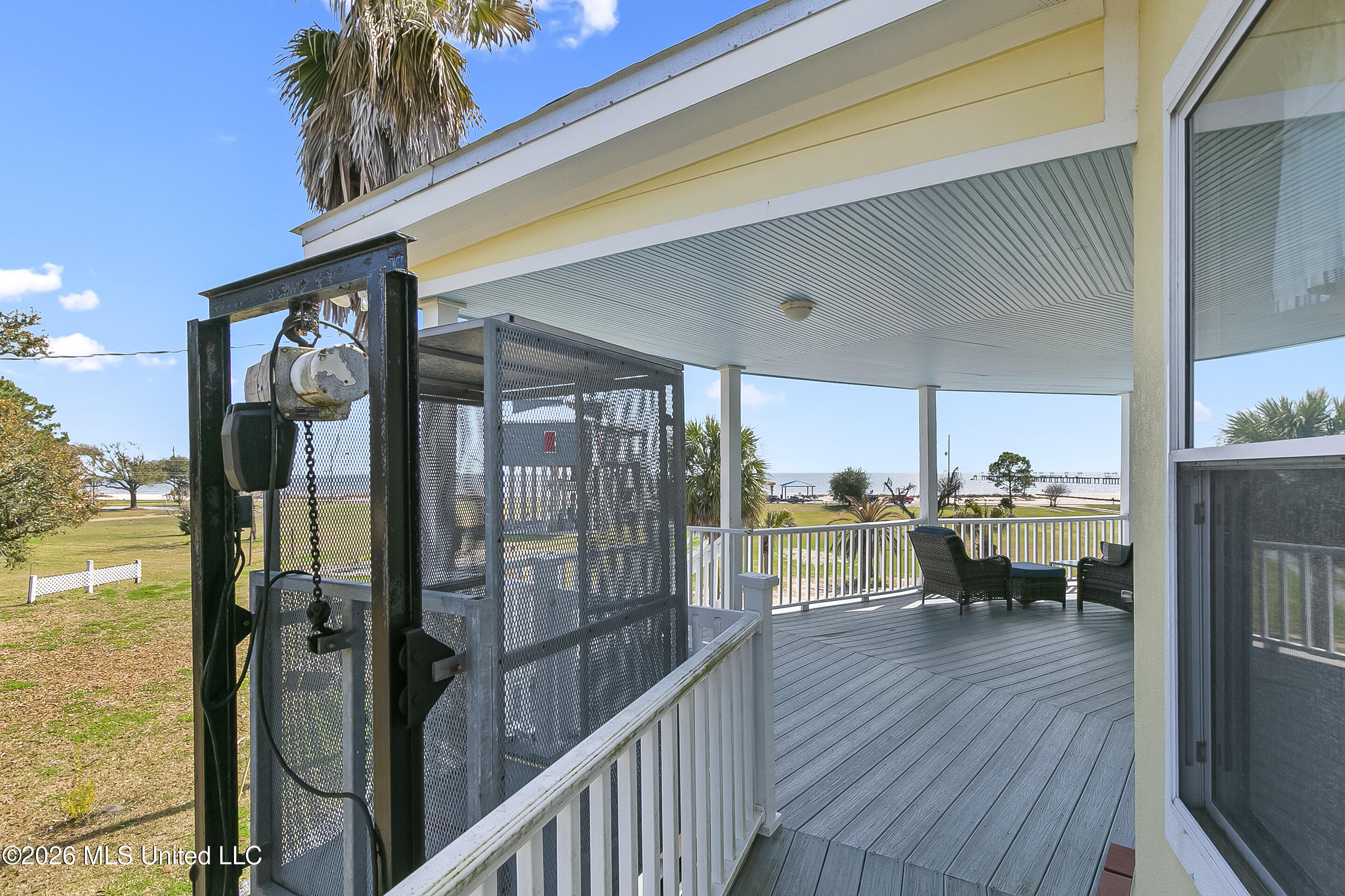 227 N Beach Boulevard Property Photo 7