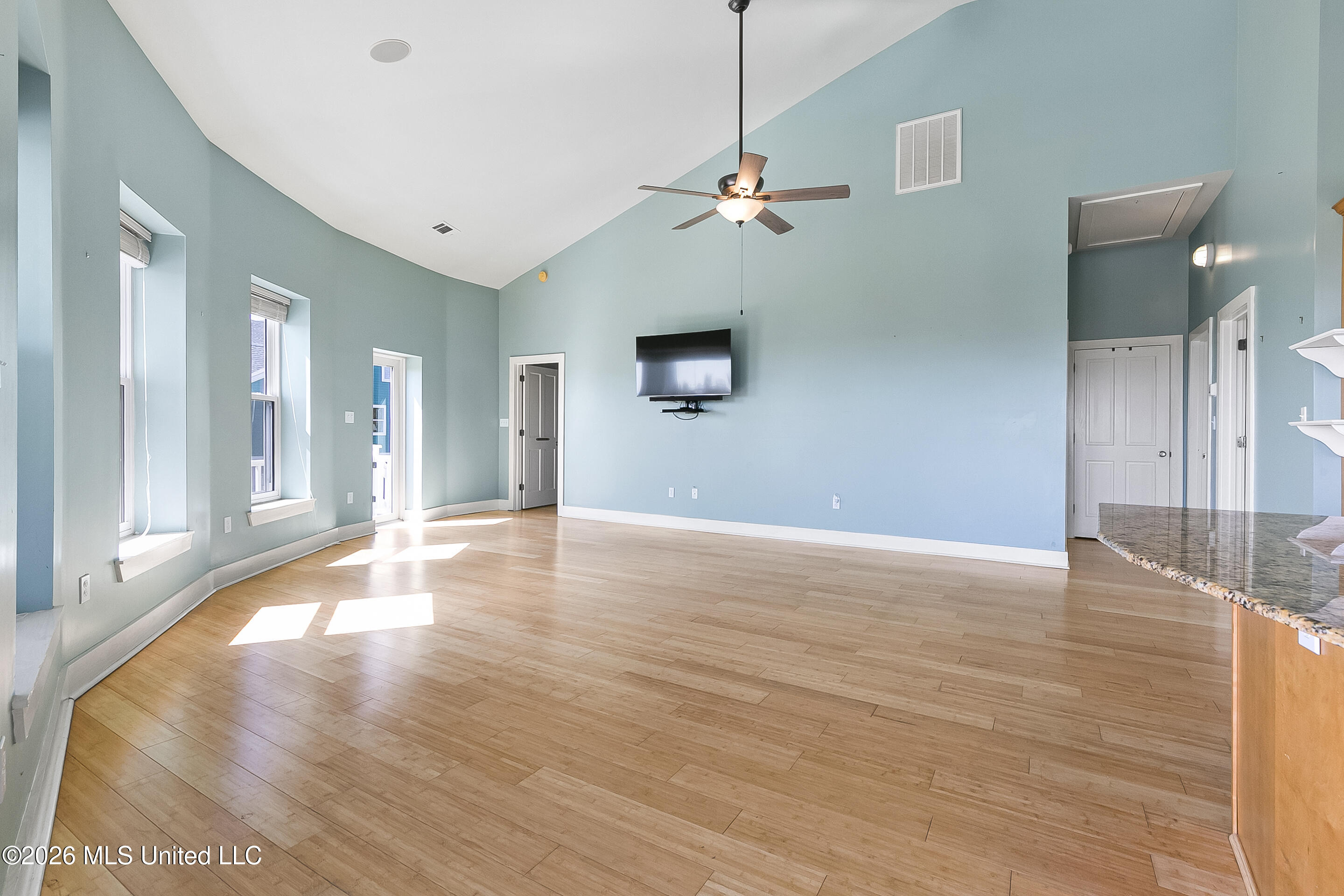 227 N Beach Boulevard Property Photo 9
