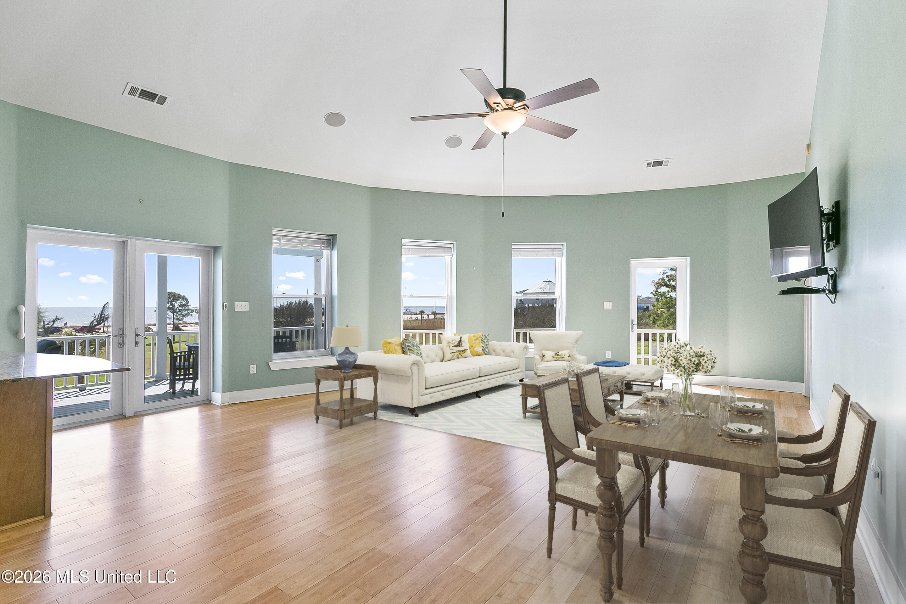 227 N Beach Boulevard Property Photo 12