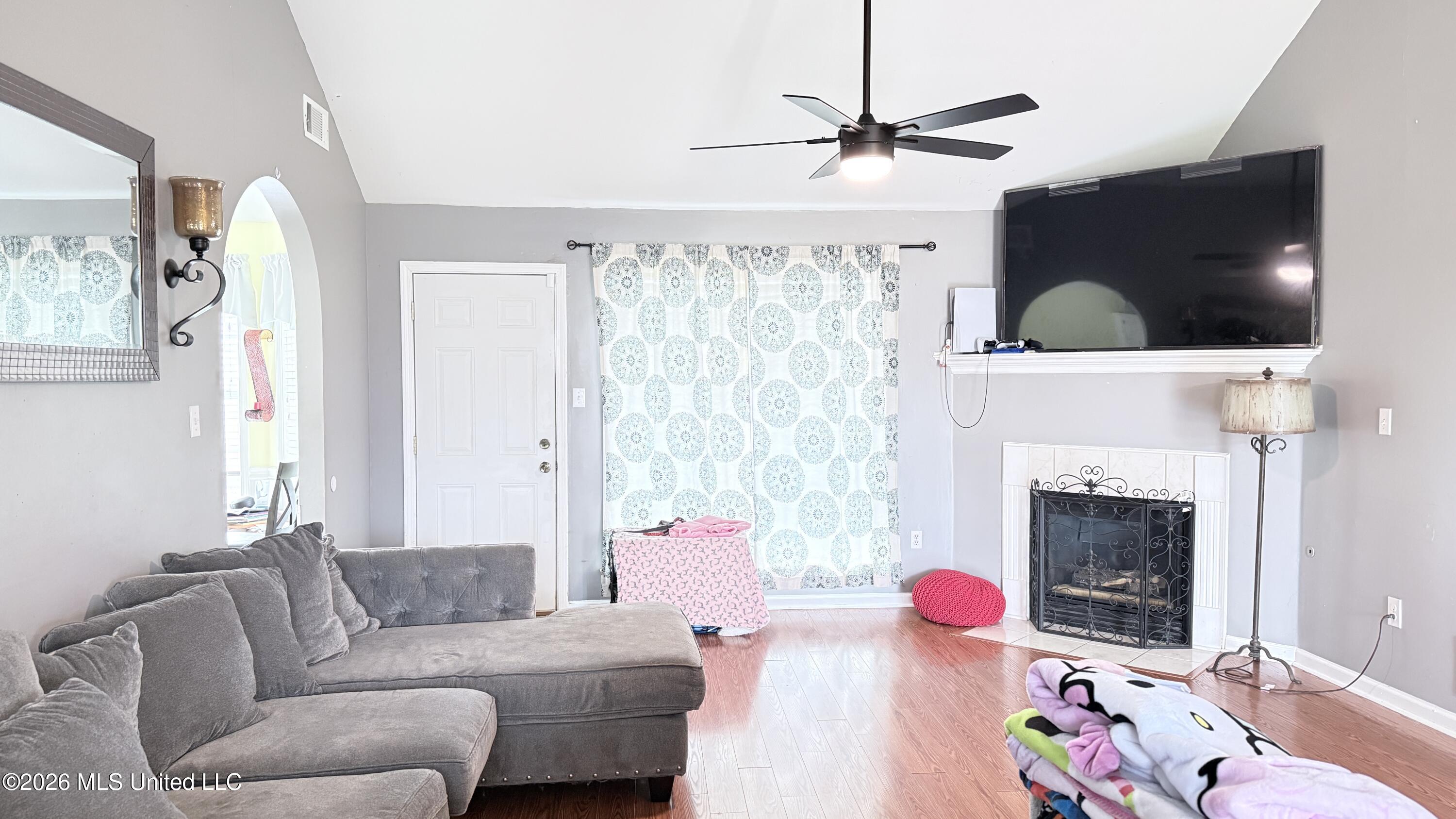 9635 N Geneva Loop Property Photo 2