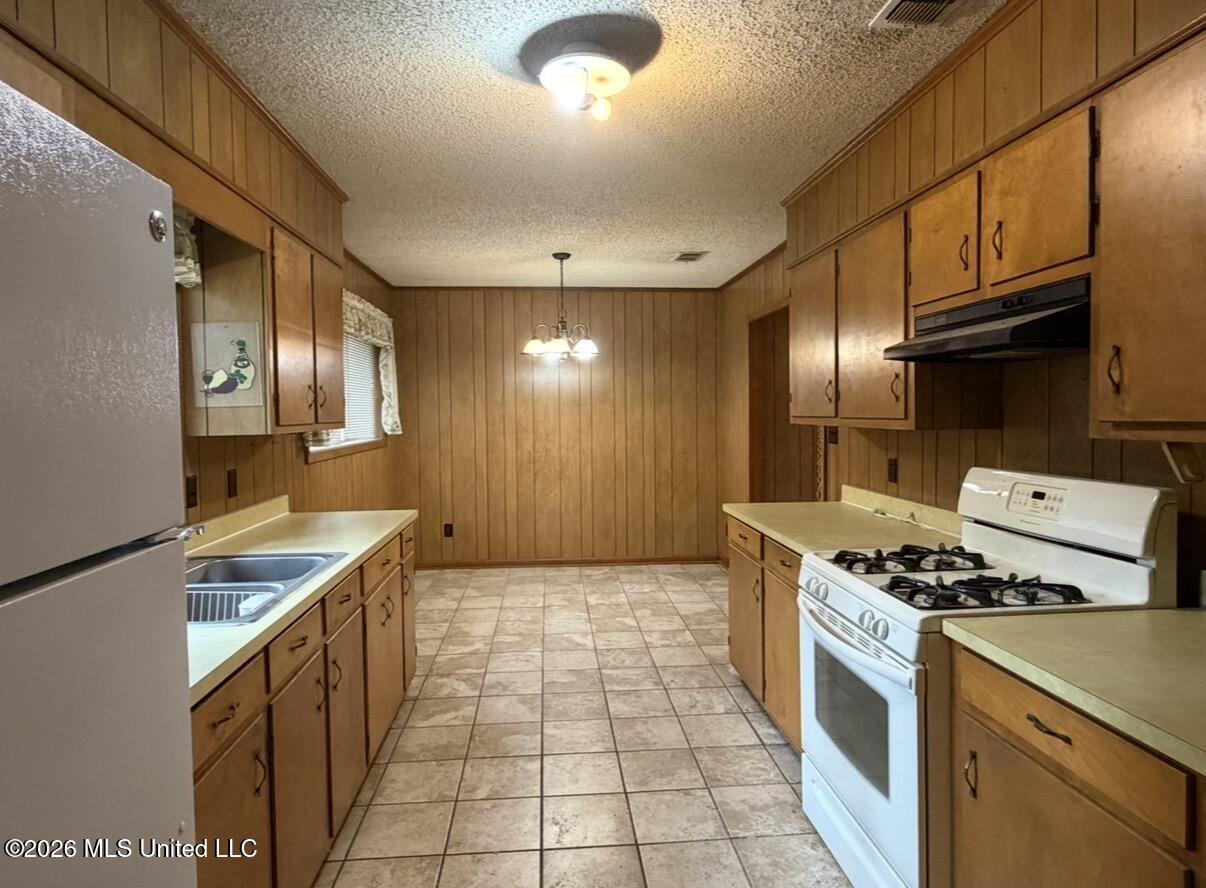 314 Pinehurst Circle Property Photo 8