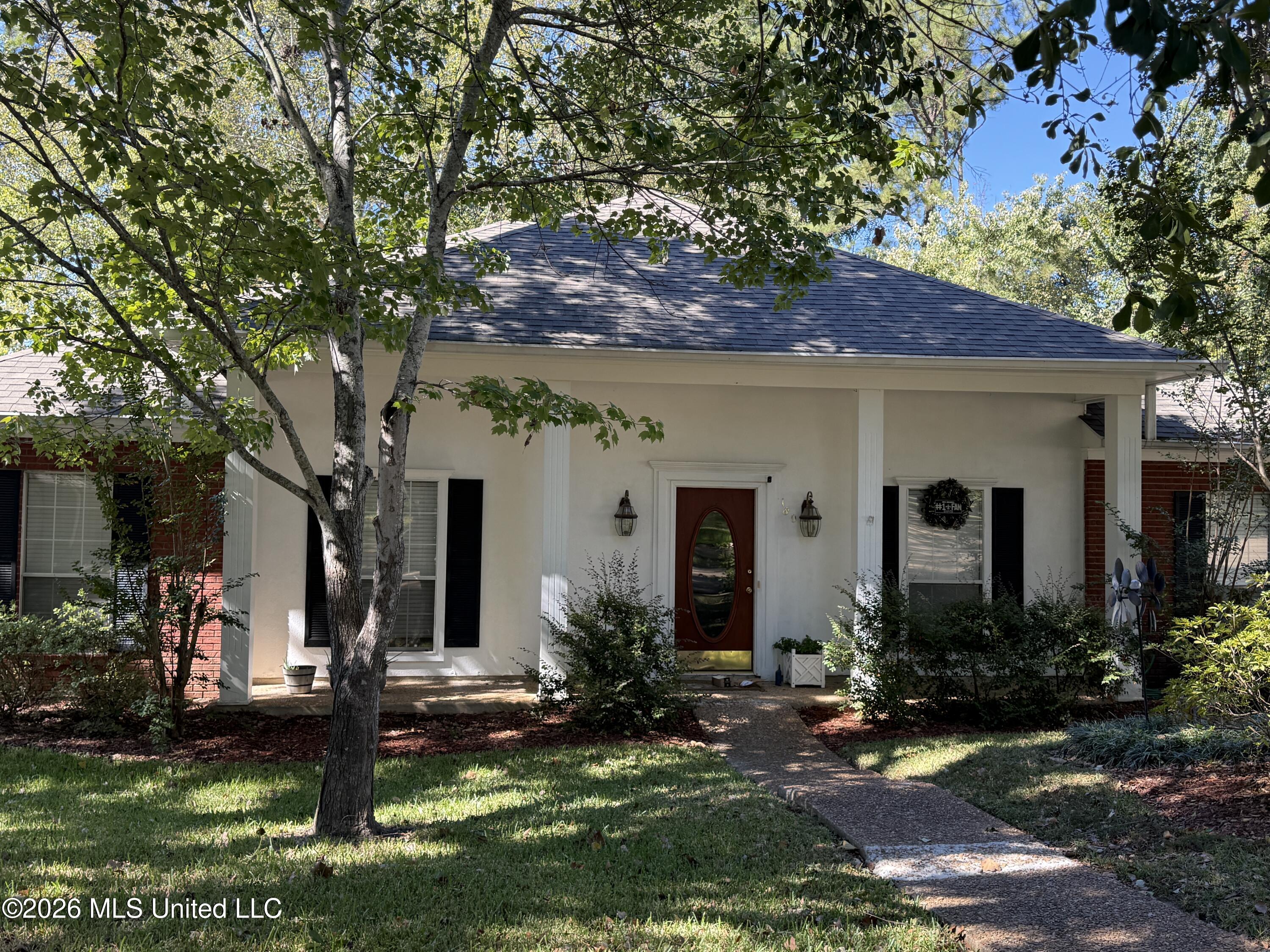 180 Woodlands Cove Property Photo 1