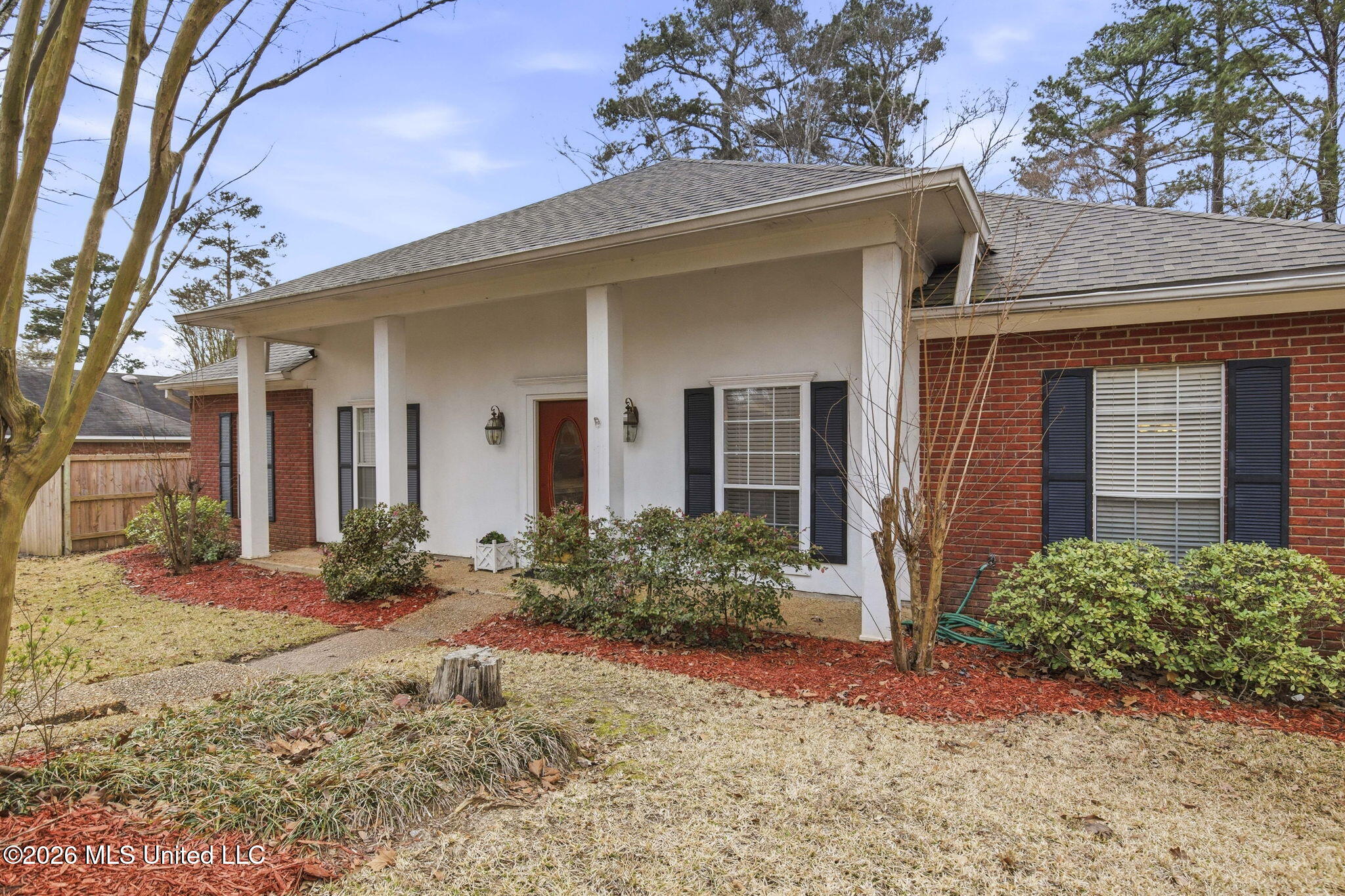 180 Woodlands Cove Property Photo 2