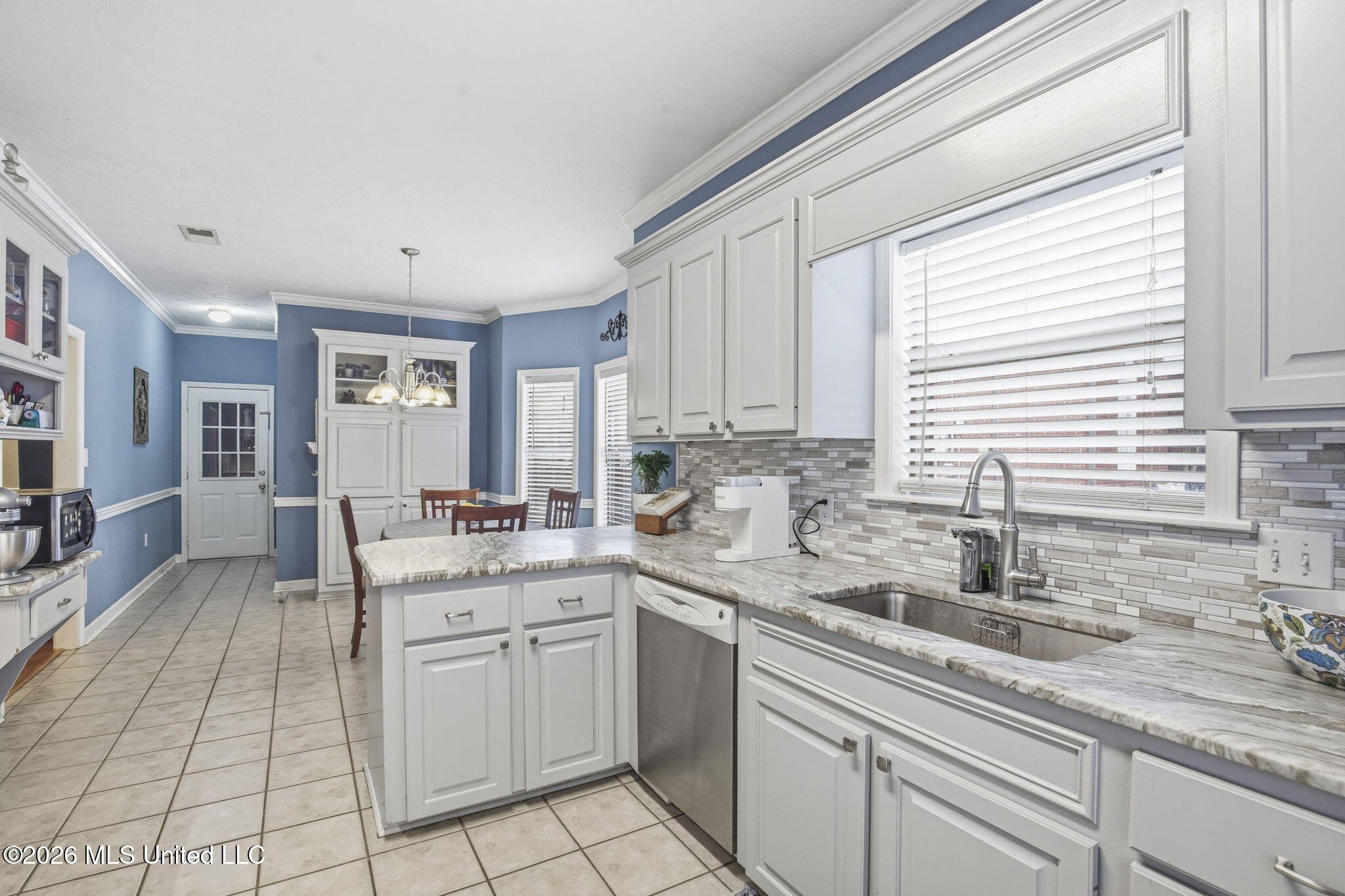 180 Woodlands Cove Property Photo 9