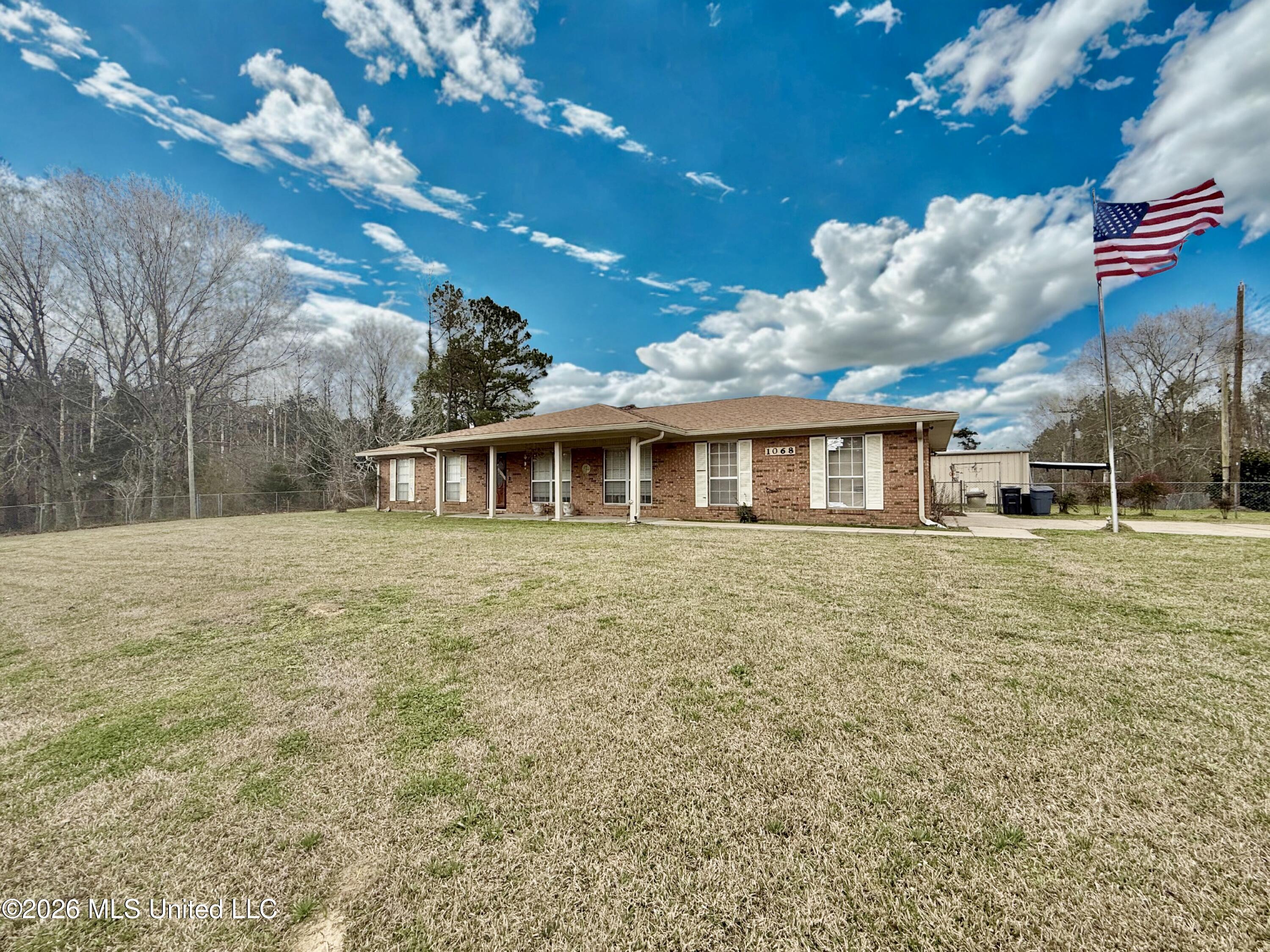1068 E Gallman Road Property Photo 2