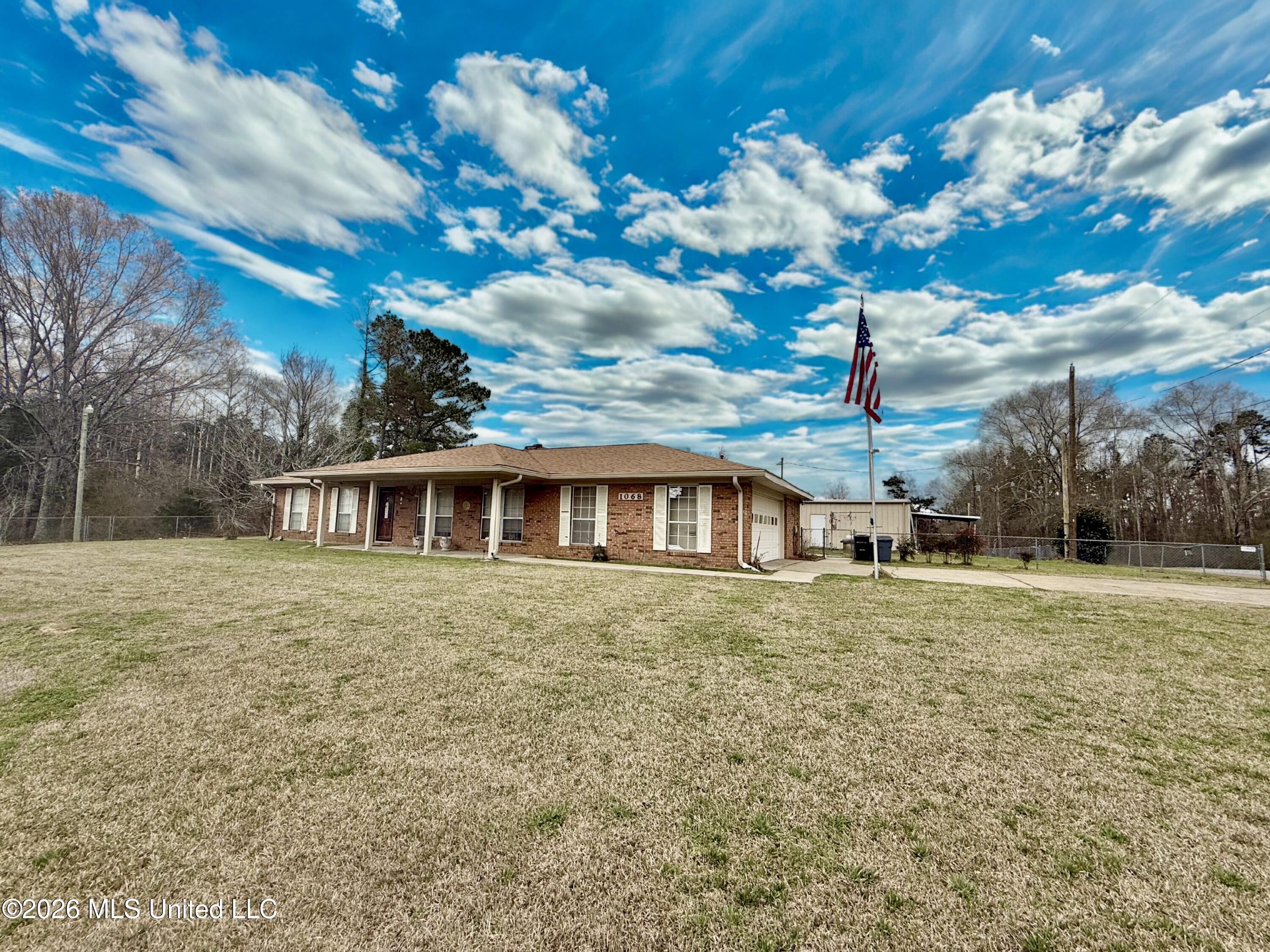 1068 E Gallman Road Property Photo 3