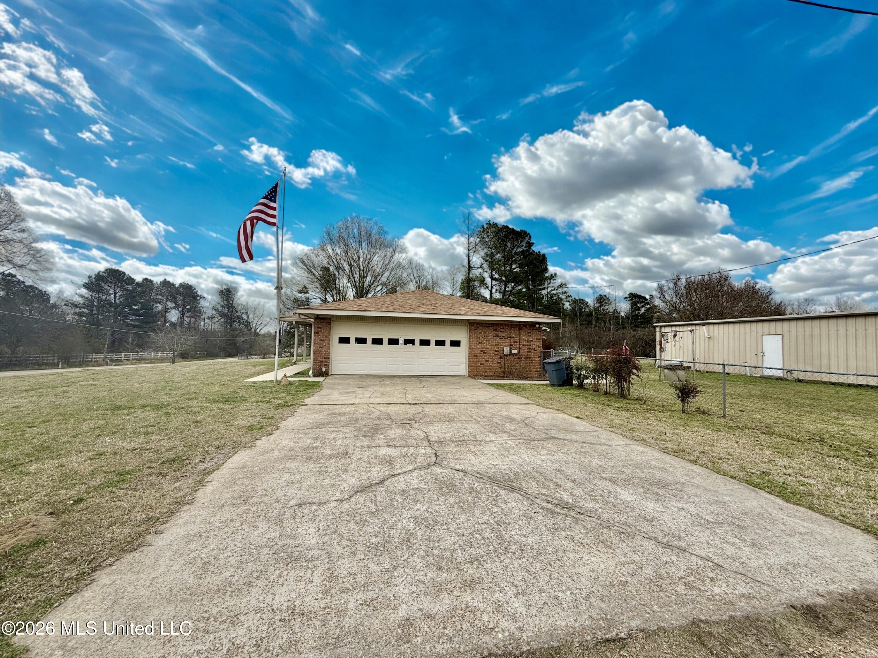 1068 E Gallman Road Property Photo 5