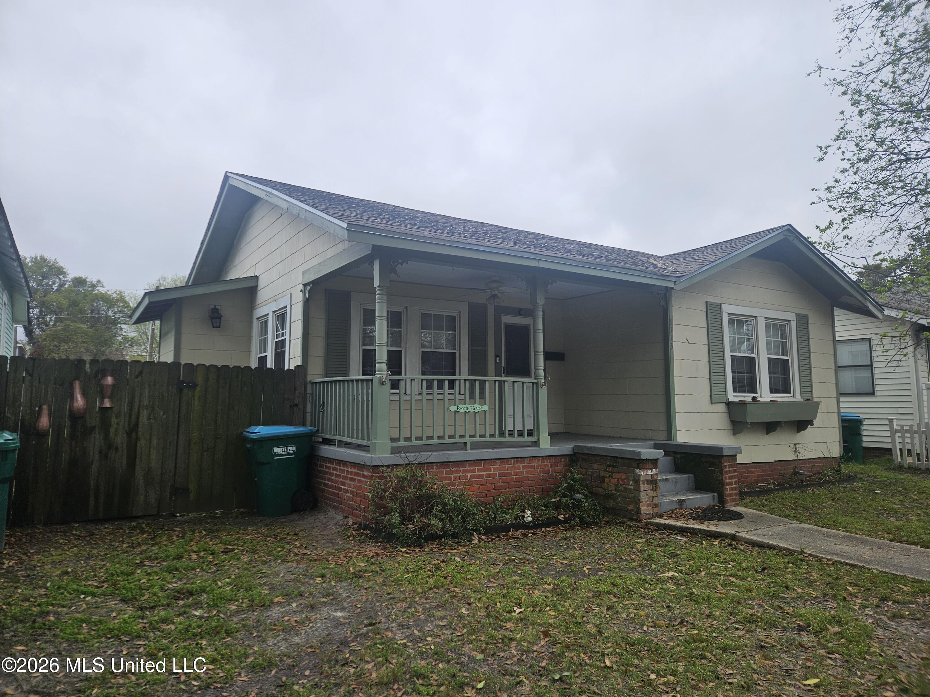 1113 32nd Avenue Property Photo 1