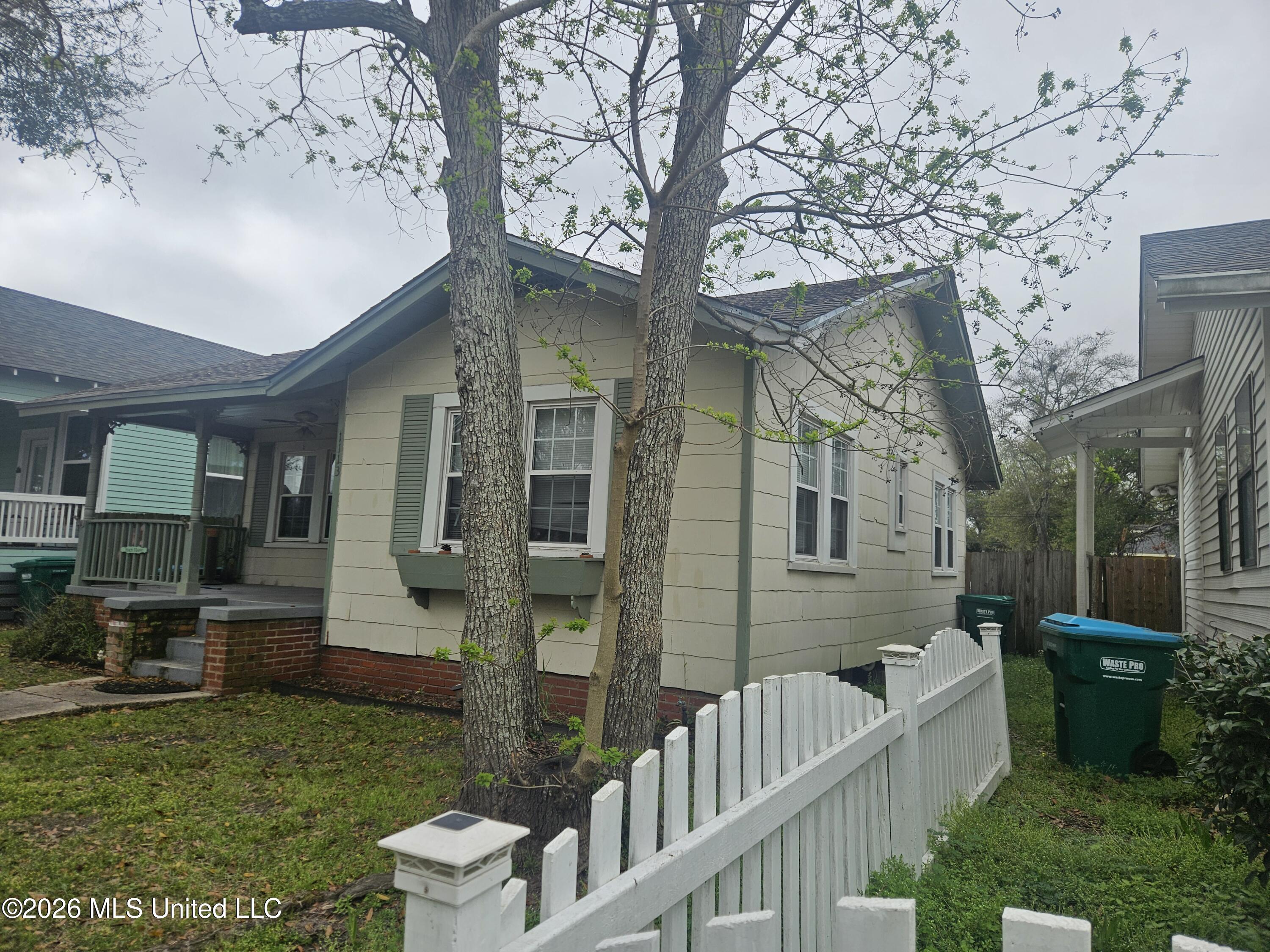 1113 32nd Avenue Property Photo 3