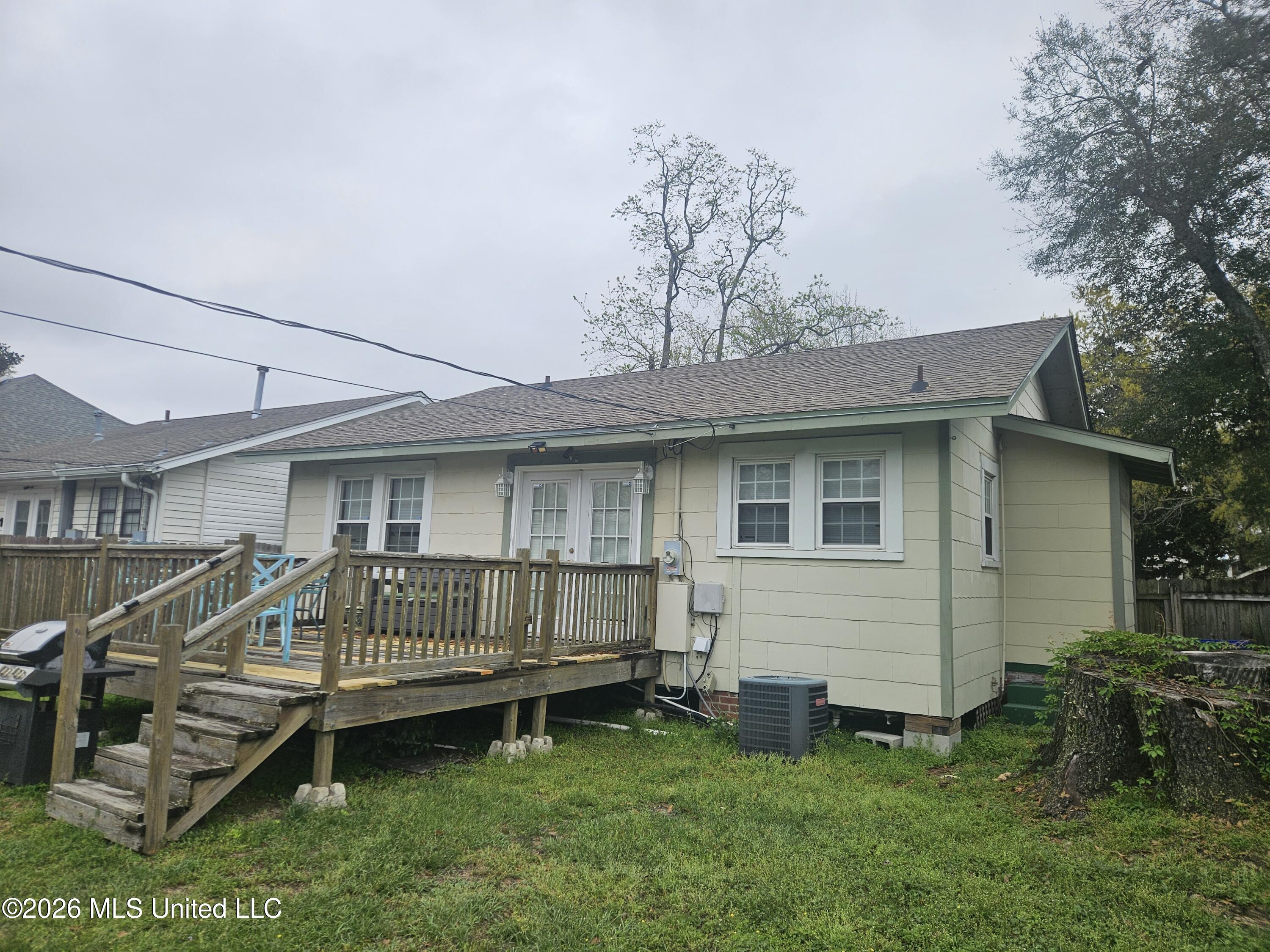 1113 32nd Avenue Property Photo 5