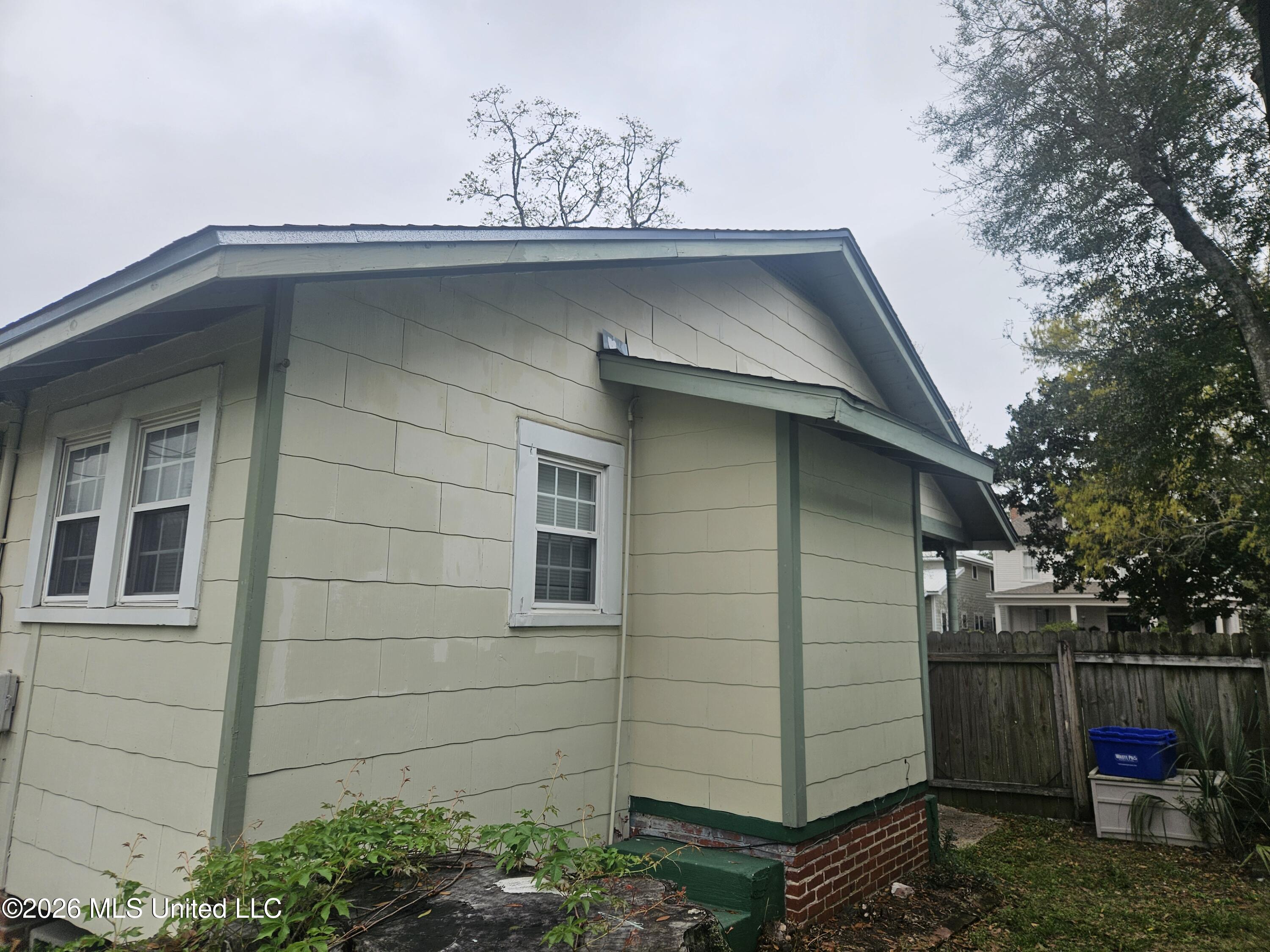 1113 32nd Avenue Property Photo 6