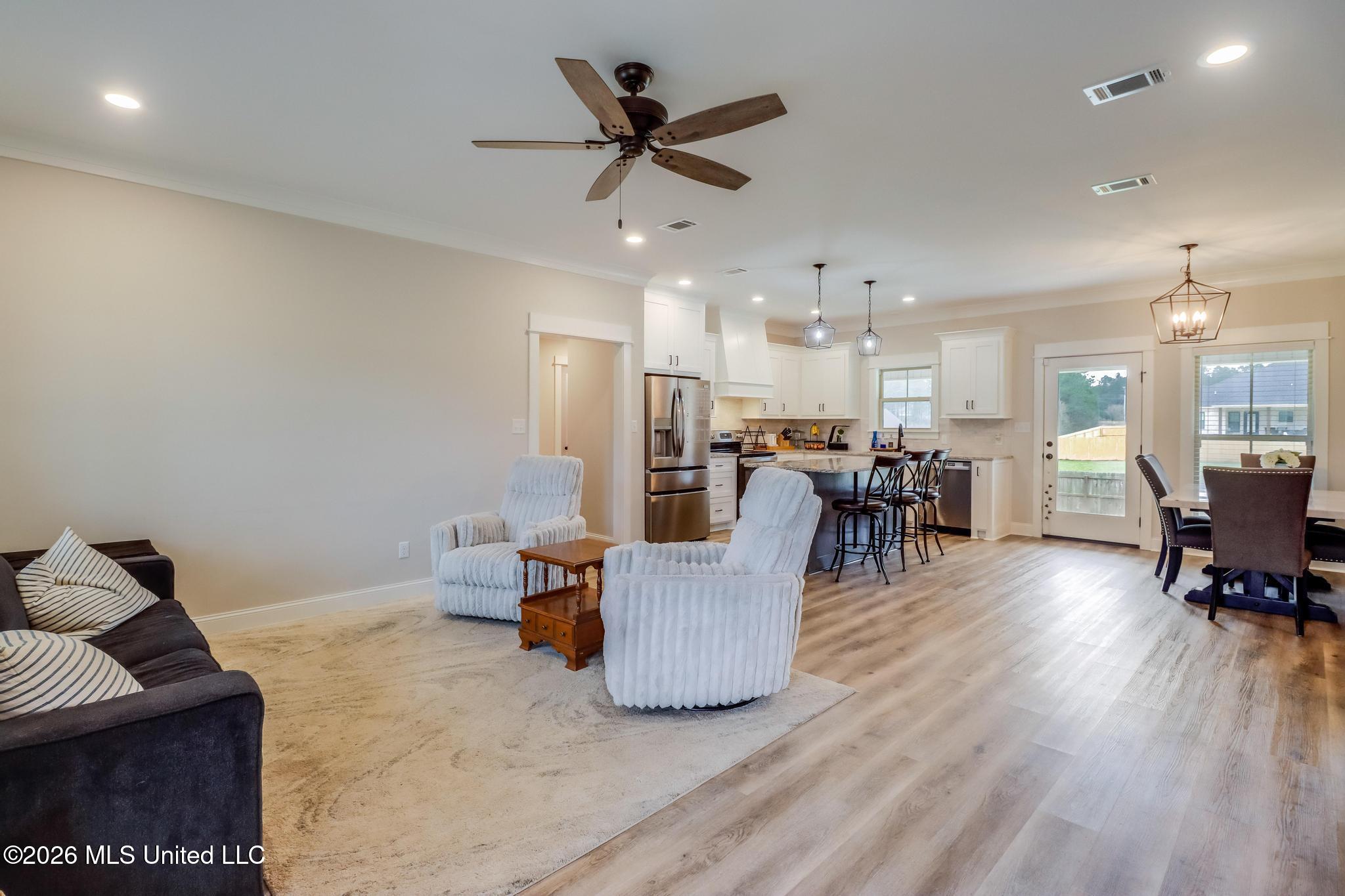 6 Stephens Lane Property Photo 4