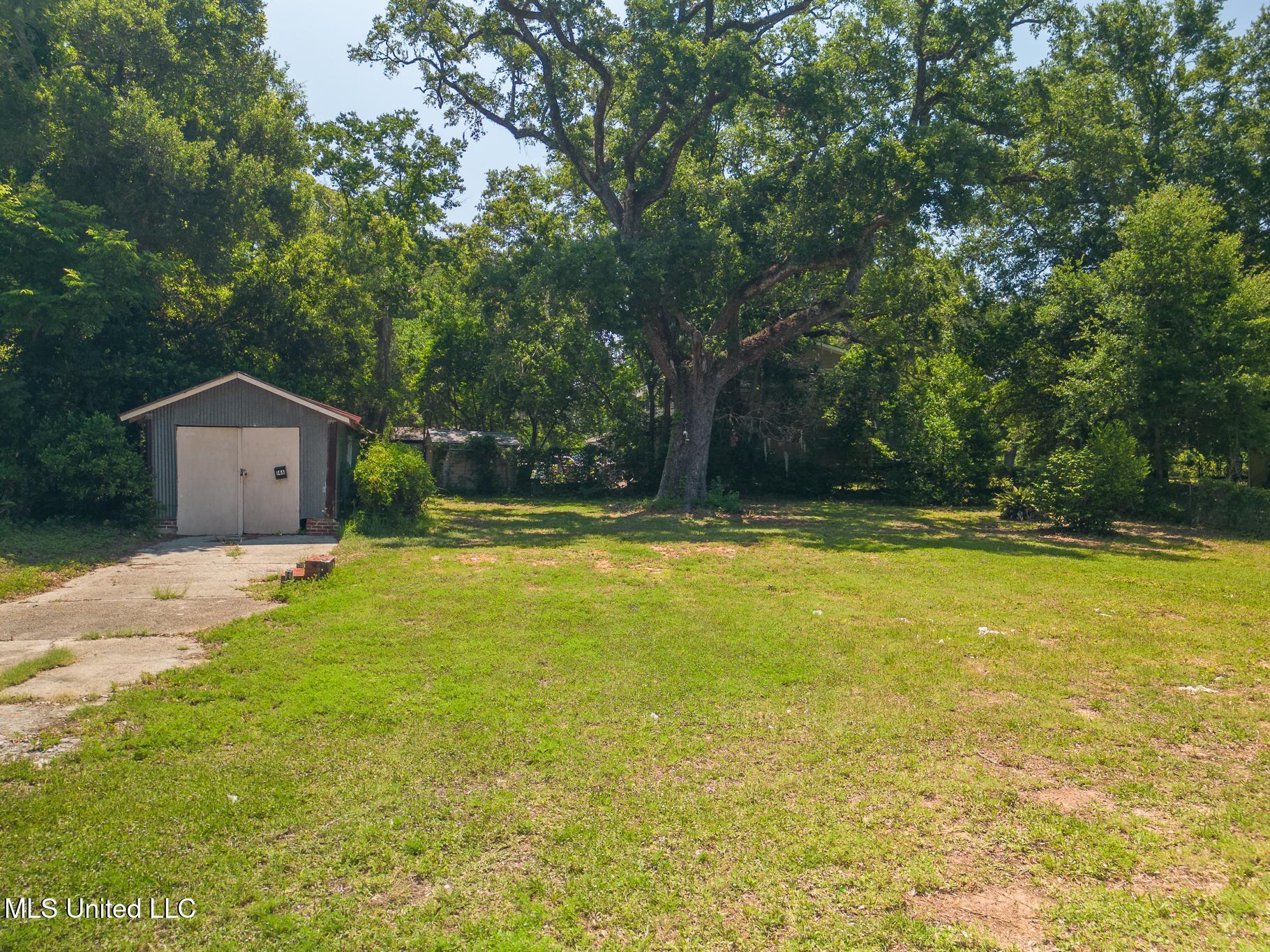 146 Gill Avenue Property Photo 3